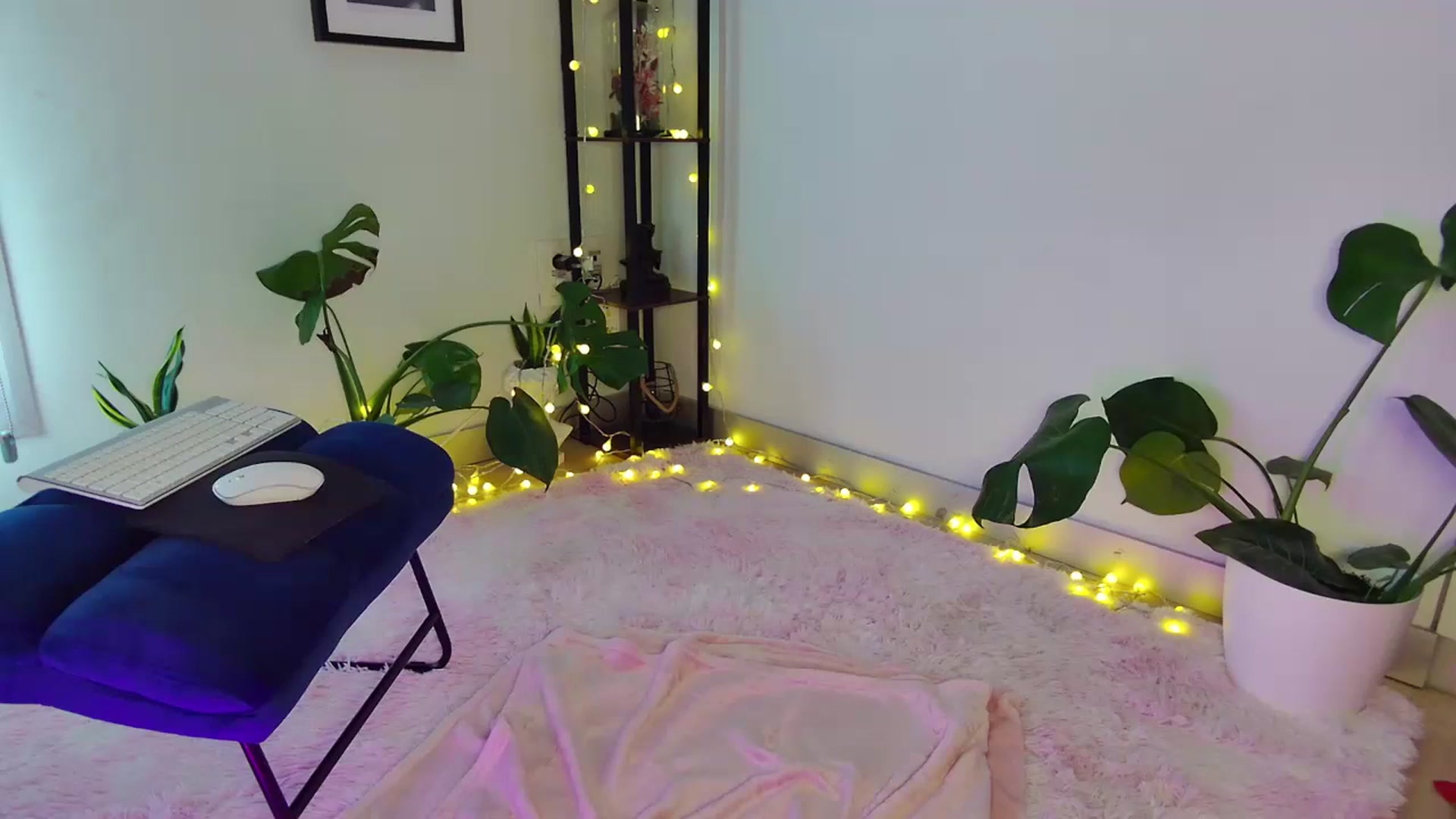 Gallery image thumbnail from Annjoy's myfreecams stream on, 11/02/2023, 10:18 image 17 of 20