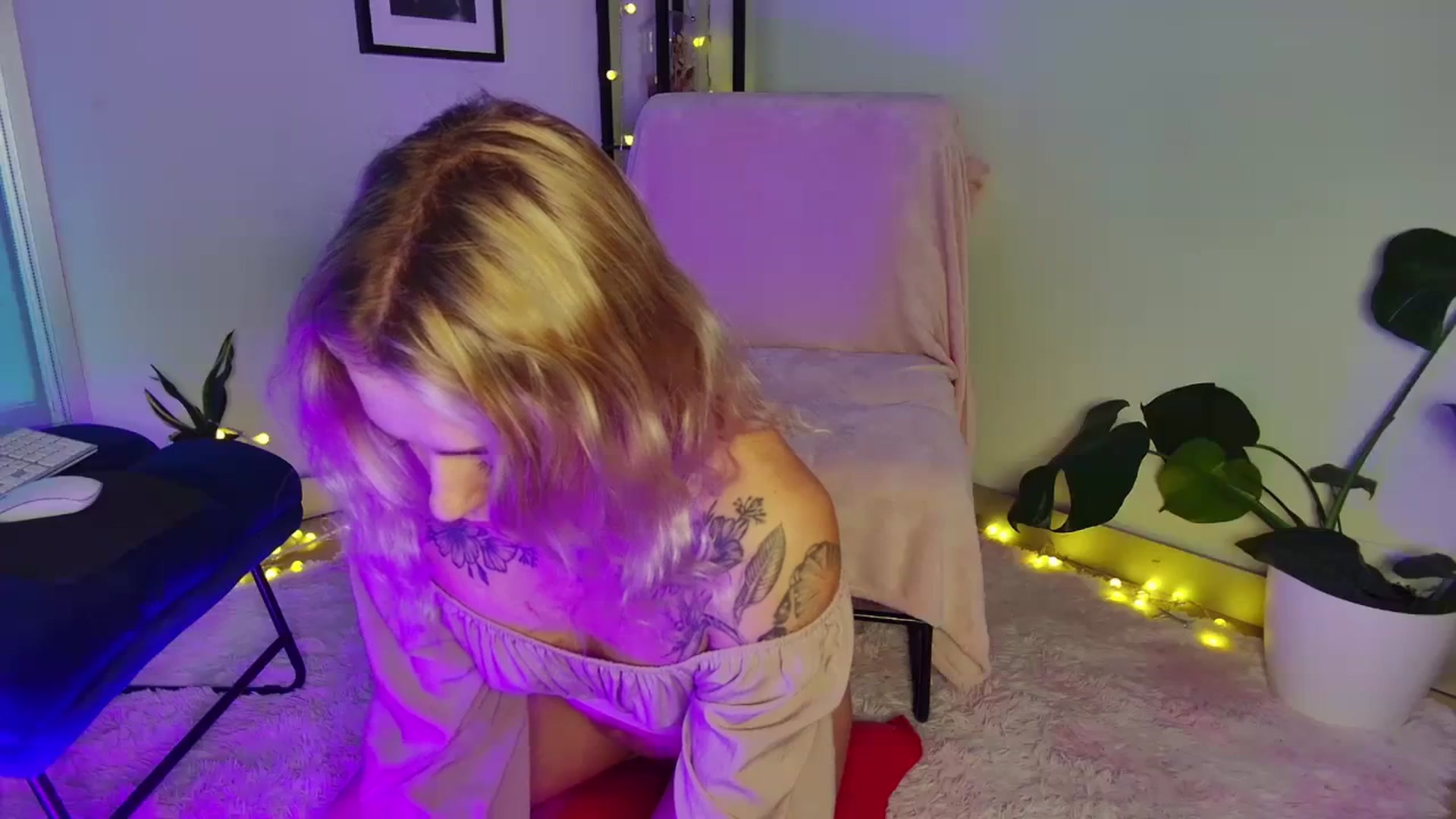 Gallery image thumbnail from Annjoy's myfreecams stream on, 11/03/2023, 07:55 image 11 of 20