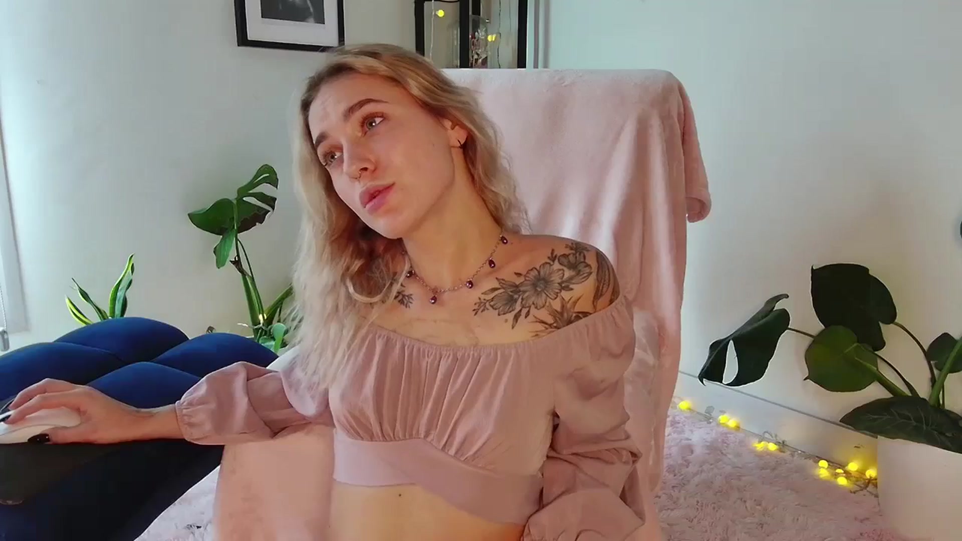Gallery image thumbnail from Annjoy's myfreecams stream on, 11/03/2023, 11:34 image 11 of 20