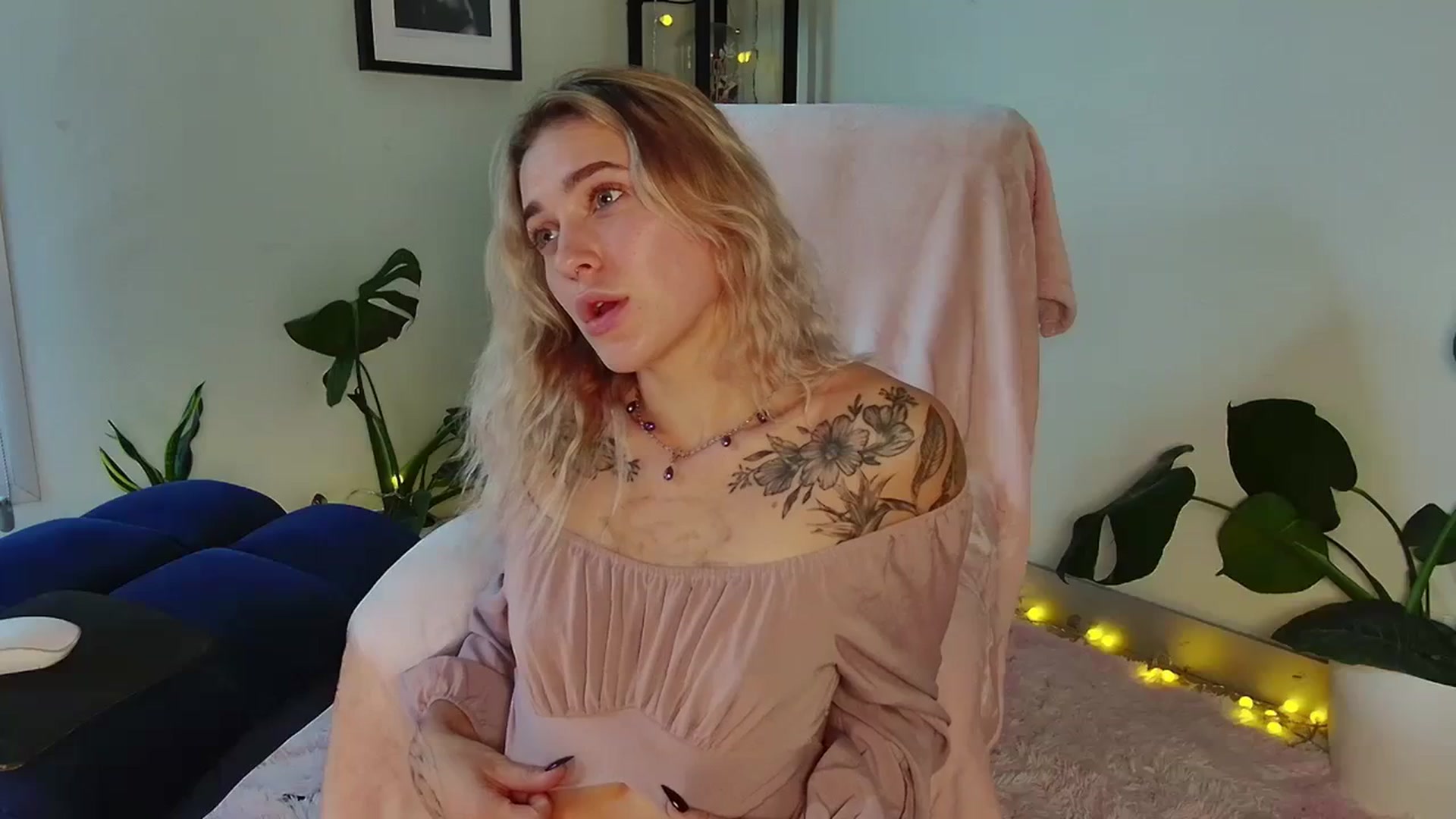 Gallery image thumbnail from Annjoy's myfreecams stream on, 11/03/2023, 11:34 image 17 of 20