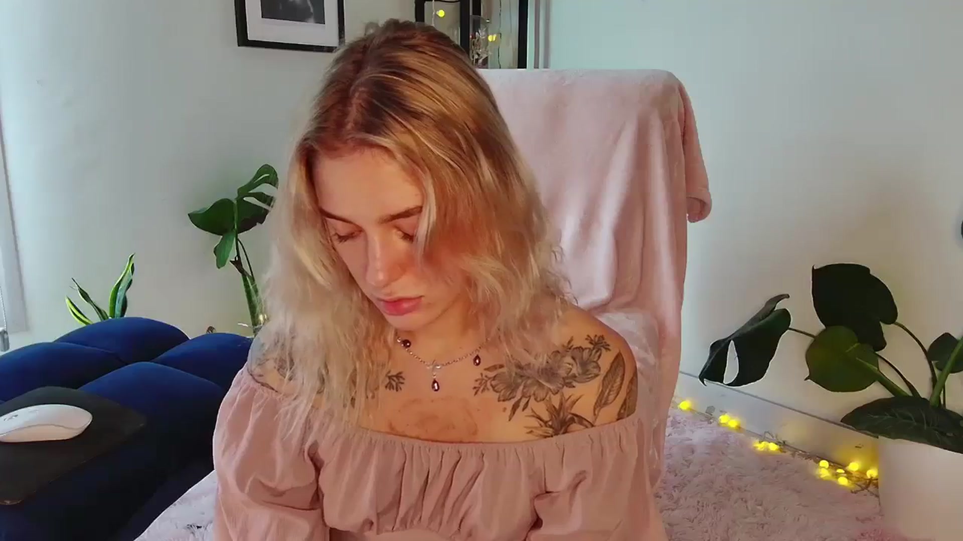 Gallery image thumbnail from Annjoy's myfreecams stream on, 11/03/2023, 11:34 image 12 of 20