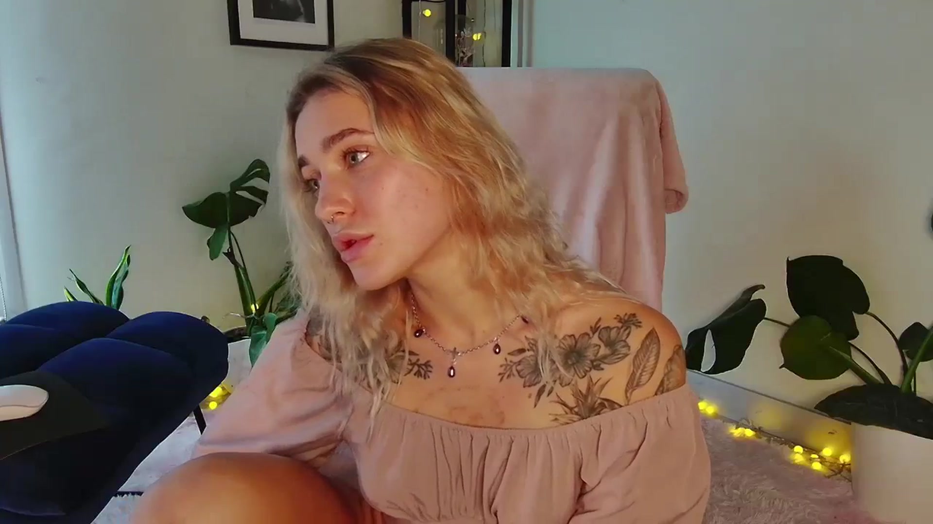 Gallery image thumbnail from Annjoy's myfreecams stream on, 11/03/2023, 11:34 image 9 of 20