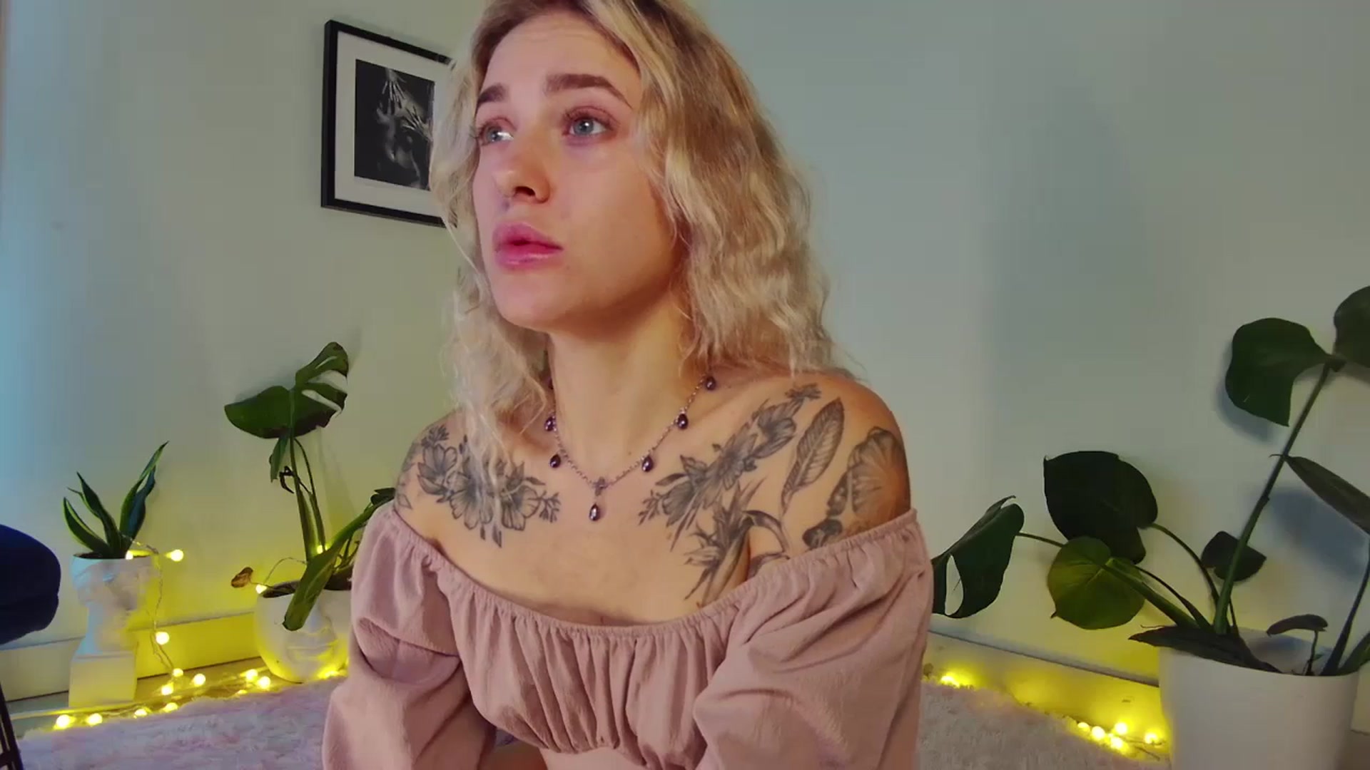 Gallery image thumbnail from Annjoy's myfreecams stream on, 11/10/2023, 07:48 image 15 of 20
