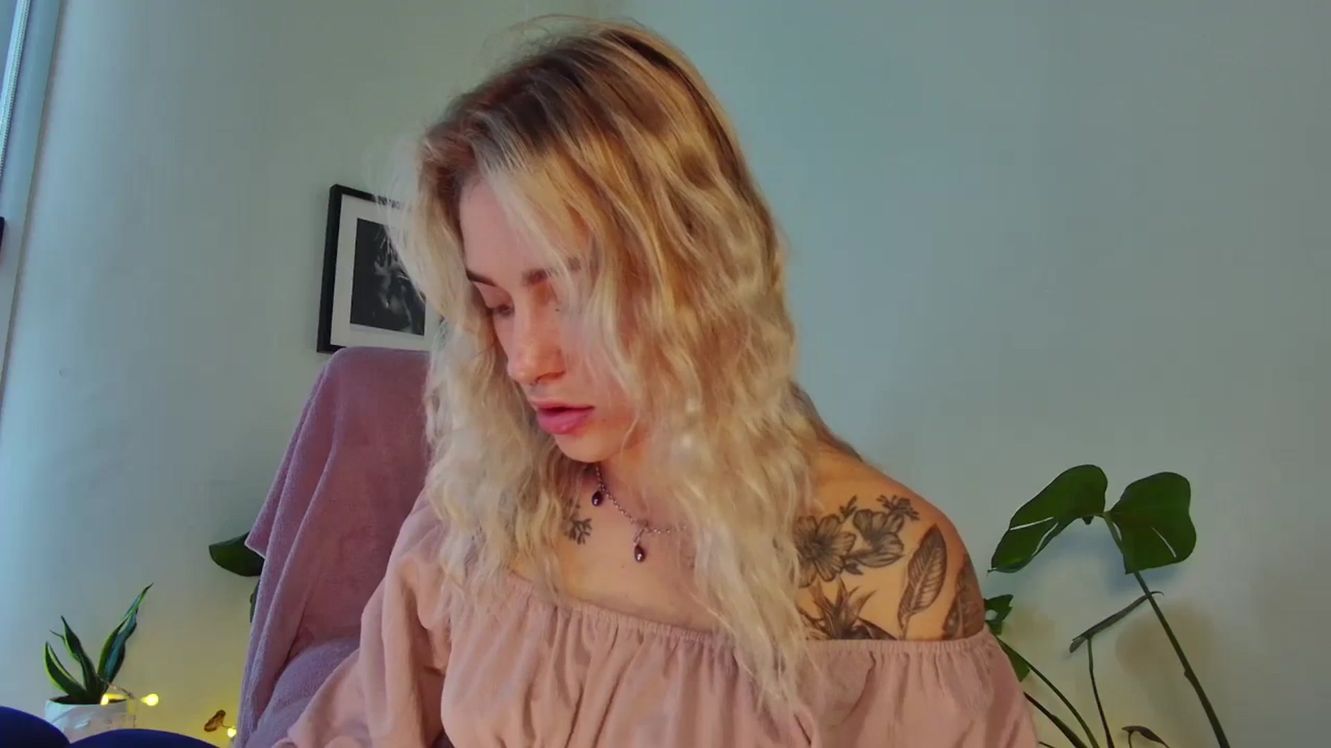 Gallery image thumbnail from Annjoy's myfreecams stream on, 11/10/2023, 11:36 image 18 of 20