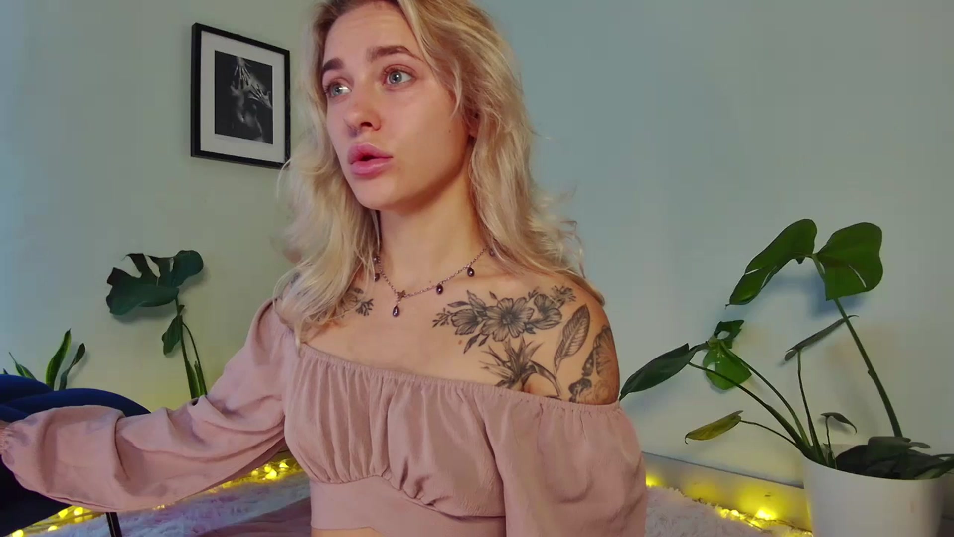 Gallery image thumbnail from Annjoy's myfreecams stream on, 11/11/2023, 08:42 image 18 of 20