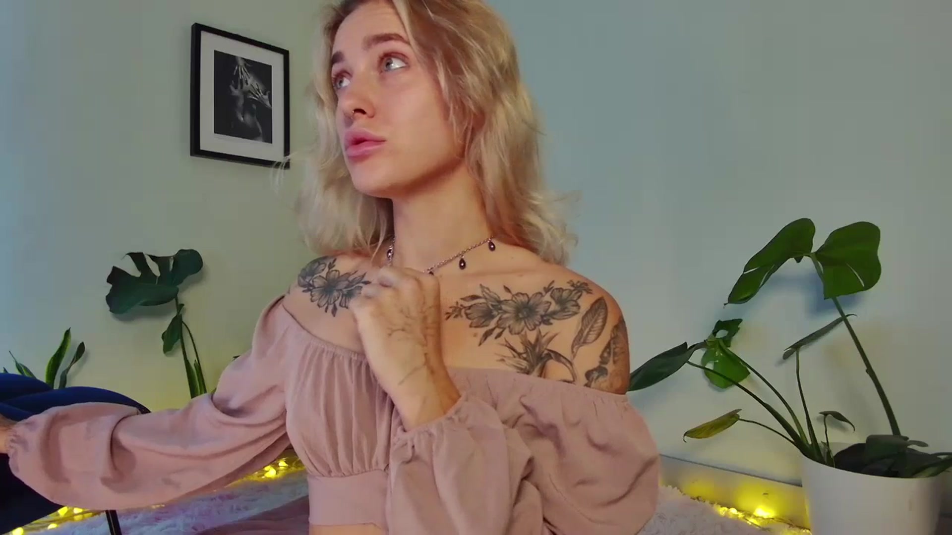 Gallery image thumbnail from Annjoy's myfreecams stream on, 11/11/2023, 08:42 image 19 of 20