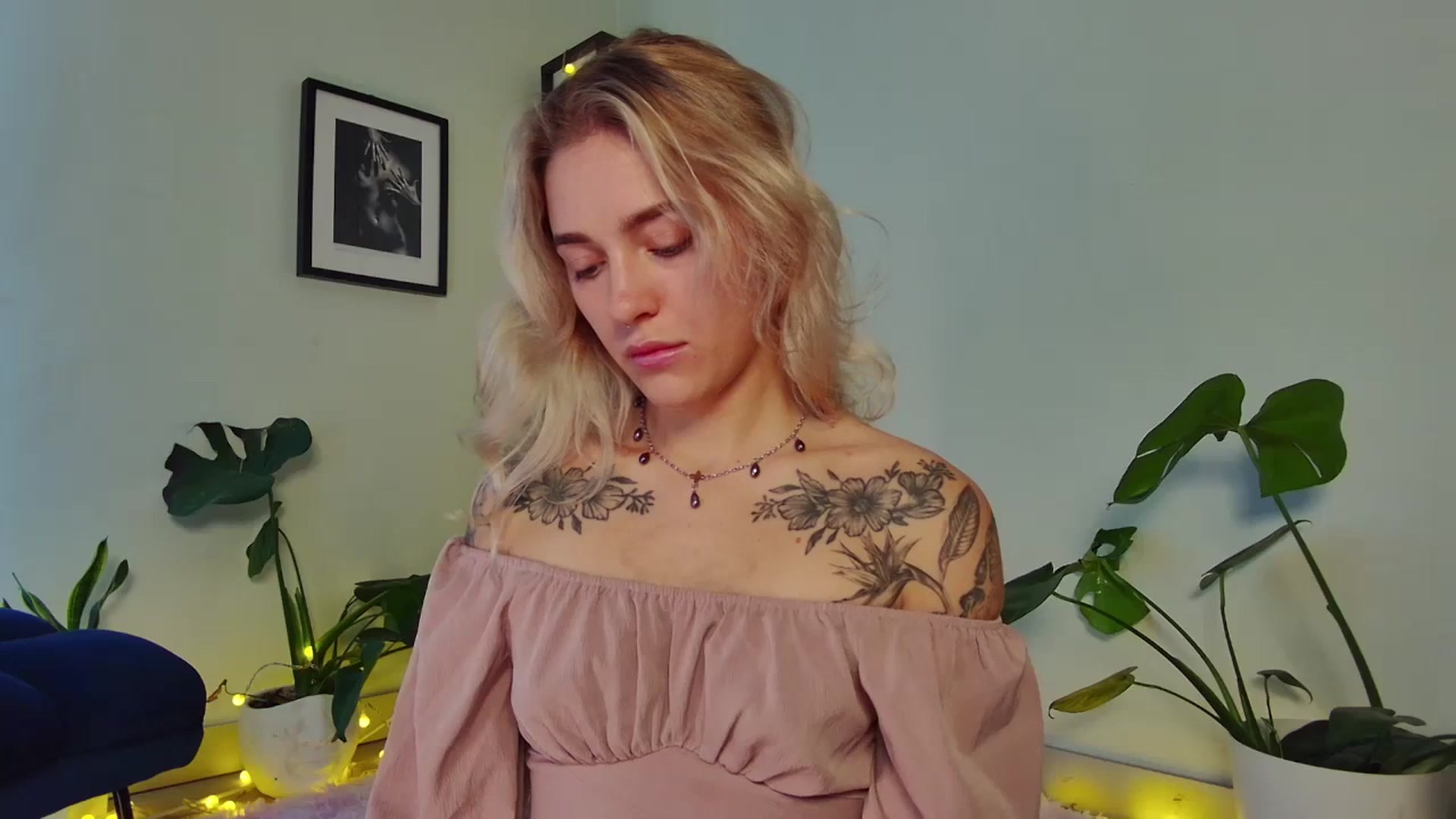 Gallery image thumbnail from Annjoy's myfreecams stream on, 11/11/2023, 08:42 image 16 of 20