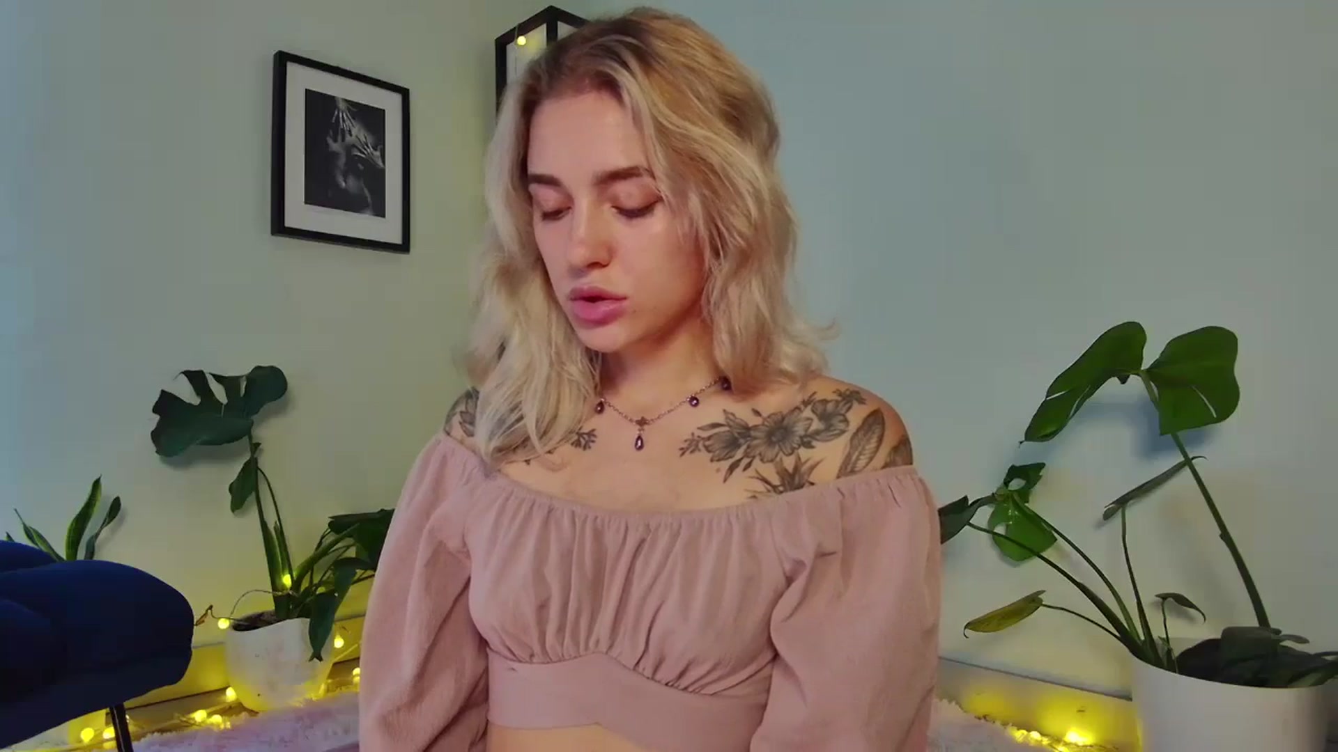 Gallery image thumbnail from Annjoy's myfreecams stream on, 11/11/2023, 08:42 image 10 of 20