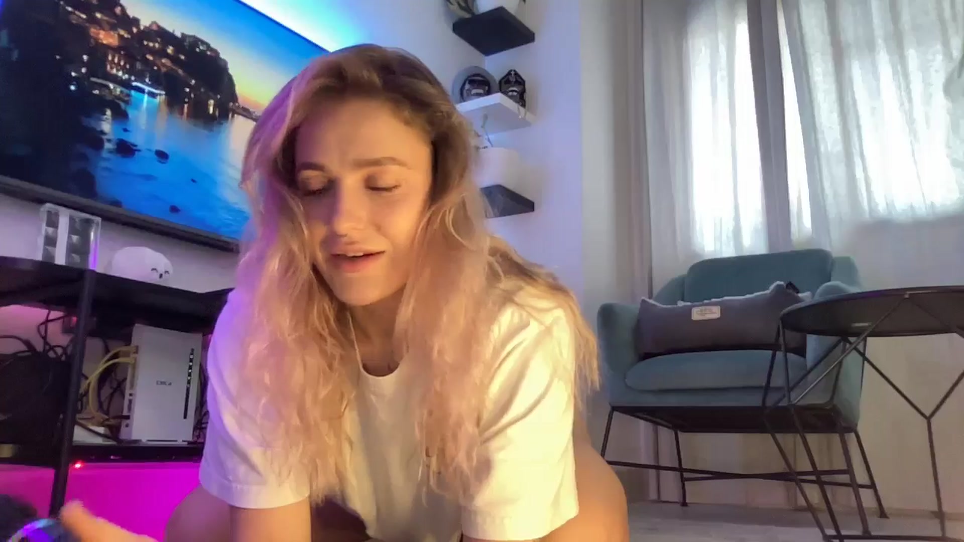 Gallery image thumbnail from Annjoy's myfreecams stream on, 05/17/2024, 14:34 image 6 of 20