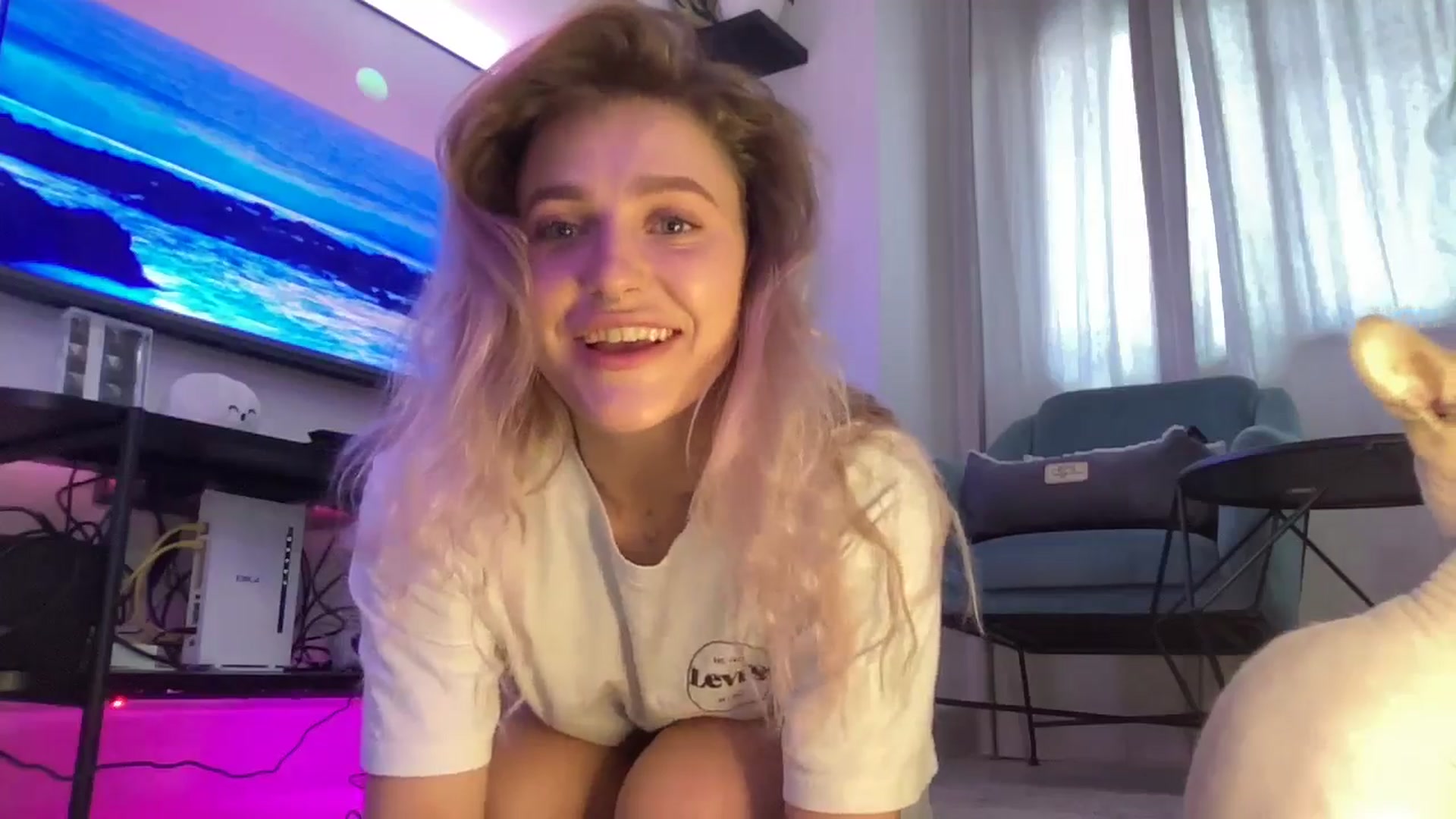 Gallery image thumbnail from Annjoy's myfreecams stream on, 05/17/2024, 14:34 image 5 of 20