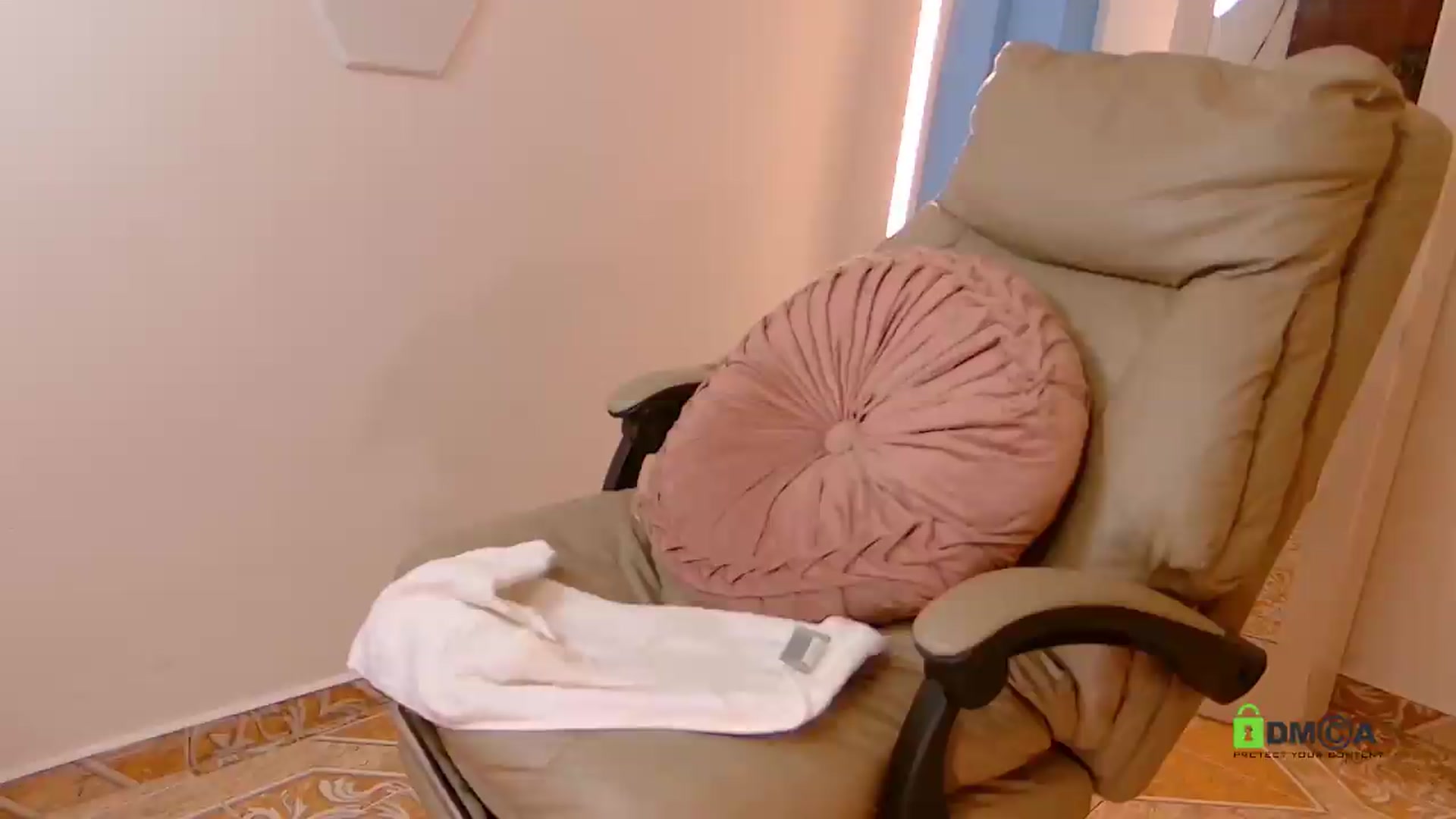 Gallery image thumbnail from AnnyArt's myfreecams stream on, 05/24/2026, 19:23 image 9 of 20