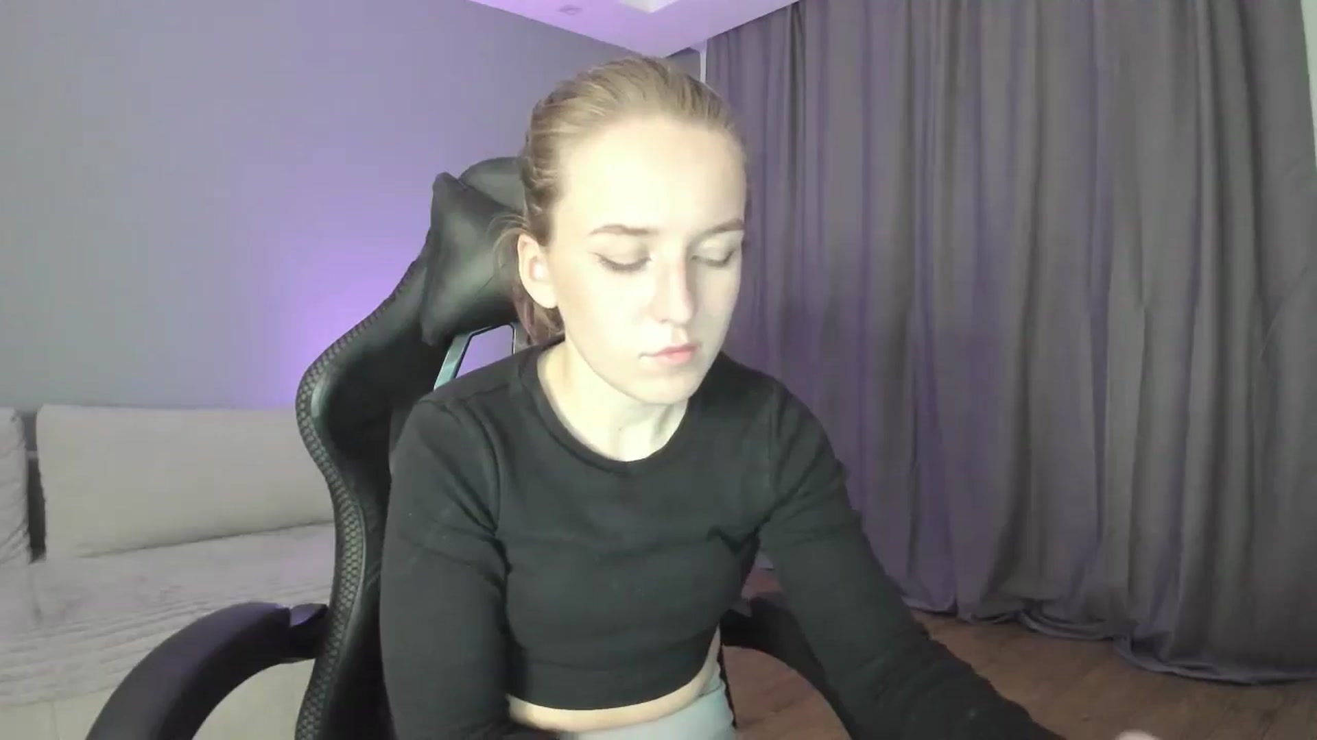 Gallery image thumbnail from AnnyFourse's myfreecams stream on, 01/02/2025, 18:09 image 11 of 20