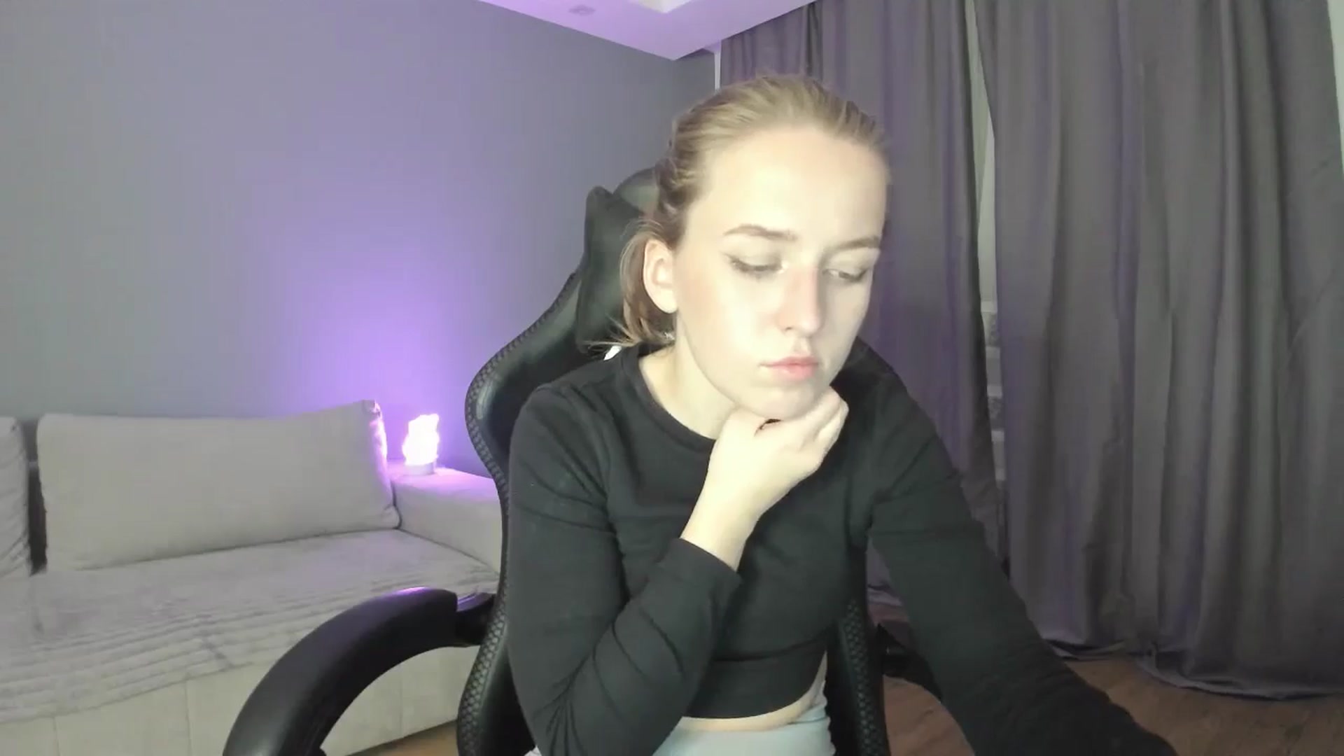 Gallery image thumbnail from AnnyFourse's myfreecams stream on, 01/02/2025, 18:09 image 20 of 20