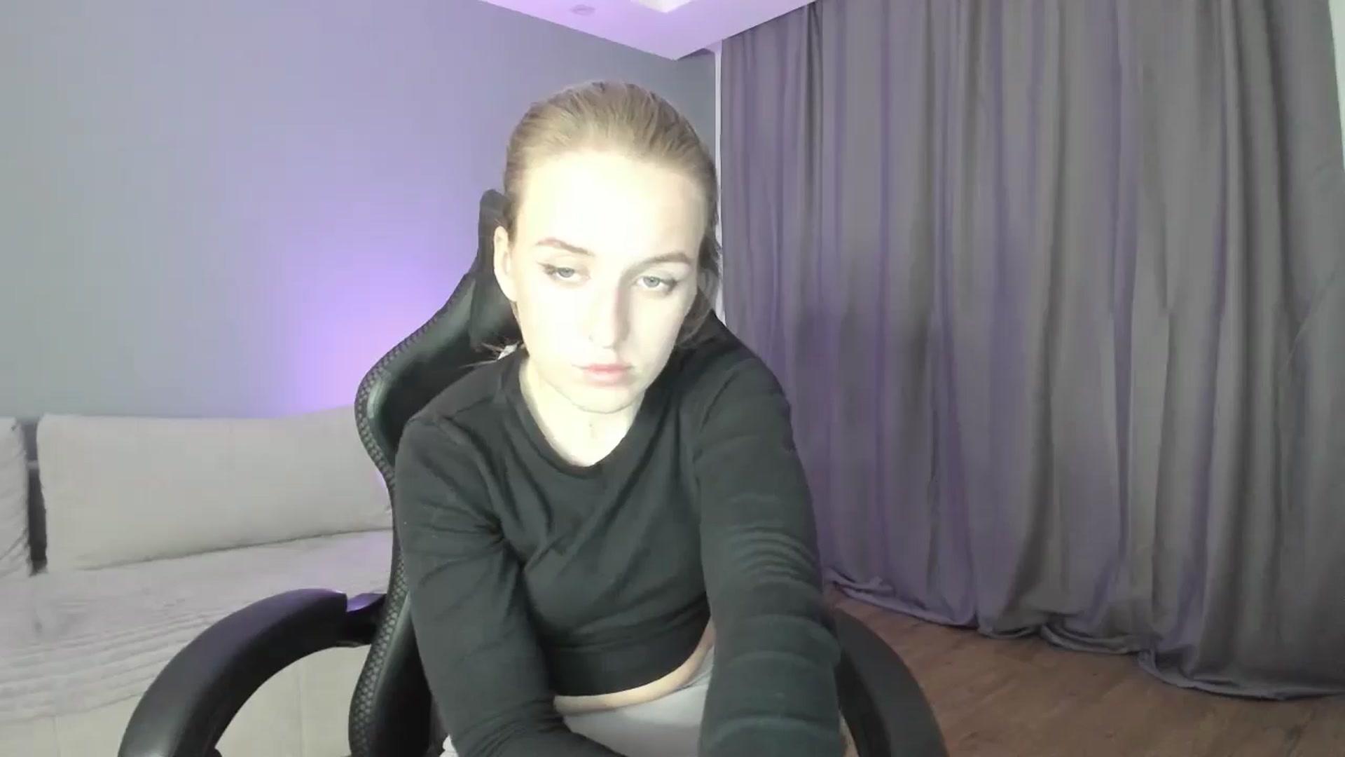 Gallery image thumbnail from AnnyFourse's myfreecams stream on, 01/02/2025, 18:09 image 3 of 20