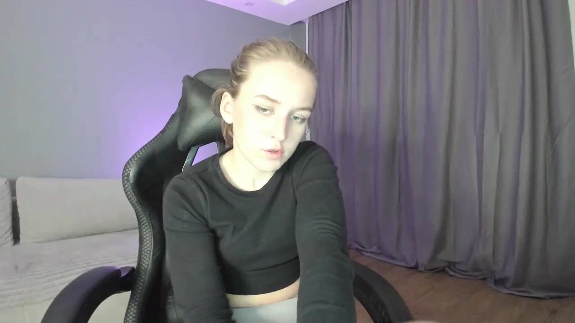Gallery image thumbnail from AnnyFourse's myfreecams stream on, 01/02/2025, 18:09 image 9 of 20