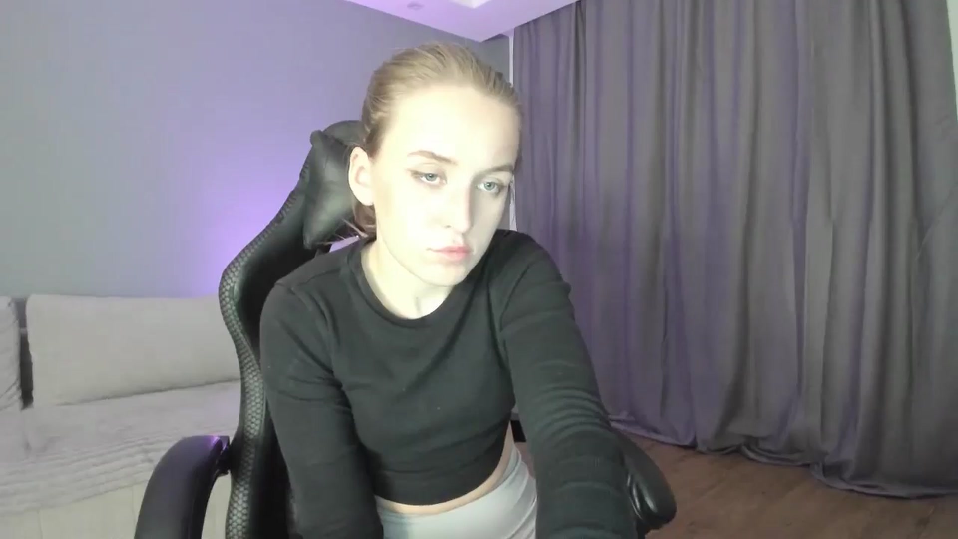Gallery image thumbnail from AnnyFourse's myfreecams stream on, 01/02/2025, 18:09 image 2 of 20
