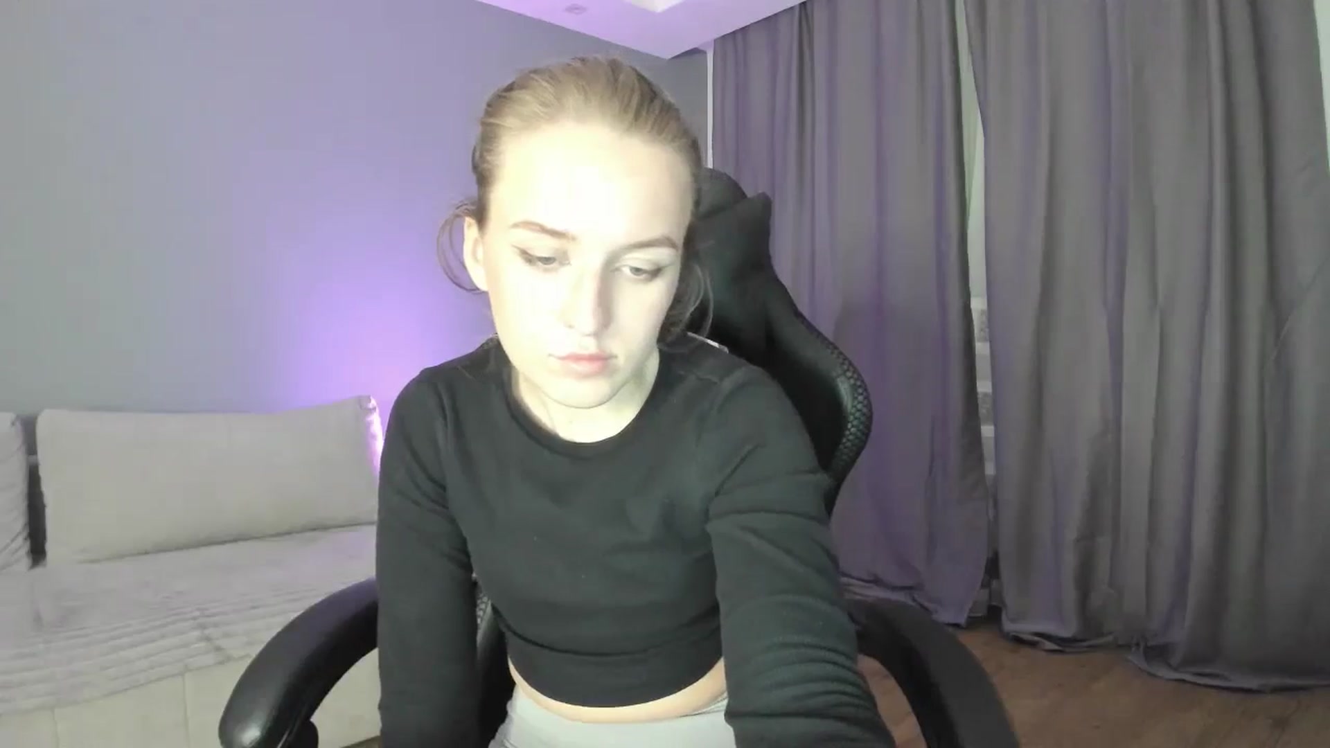 Gallery image thumbnail from AnnyFourse's myfreecams stream on, 01/02/2025, 18:09 image 13 of 20