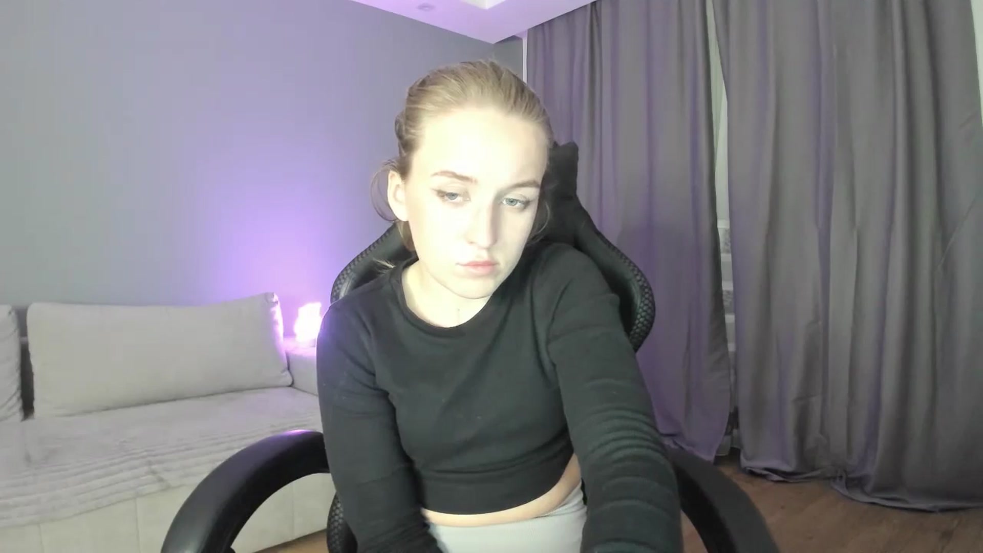Gallery image thumbnail from AnnyFourse's myfreecams stream on, 01/02/2025, 18:09 image 16 of 20