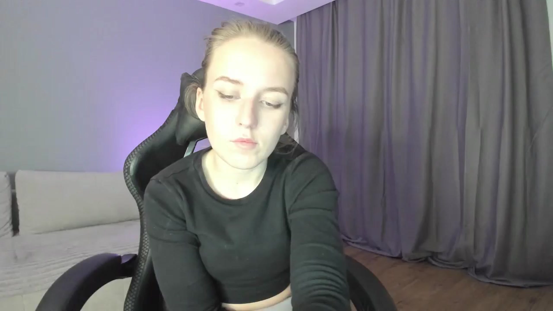 Gallery image thumbnail from AnnyFourse's myfreecams stream on, 01/02/2025, 18:09 image 10 of 20