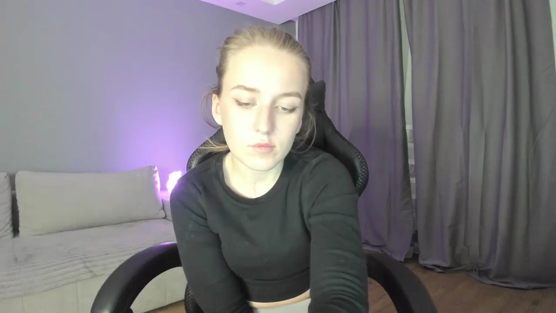 Gallery image thumbnail from AnnyFourse's myfreecams stream on, 01/02/2025, 18:09 image 15 of 20