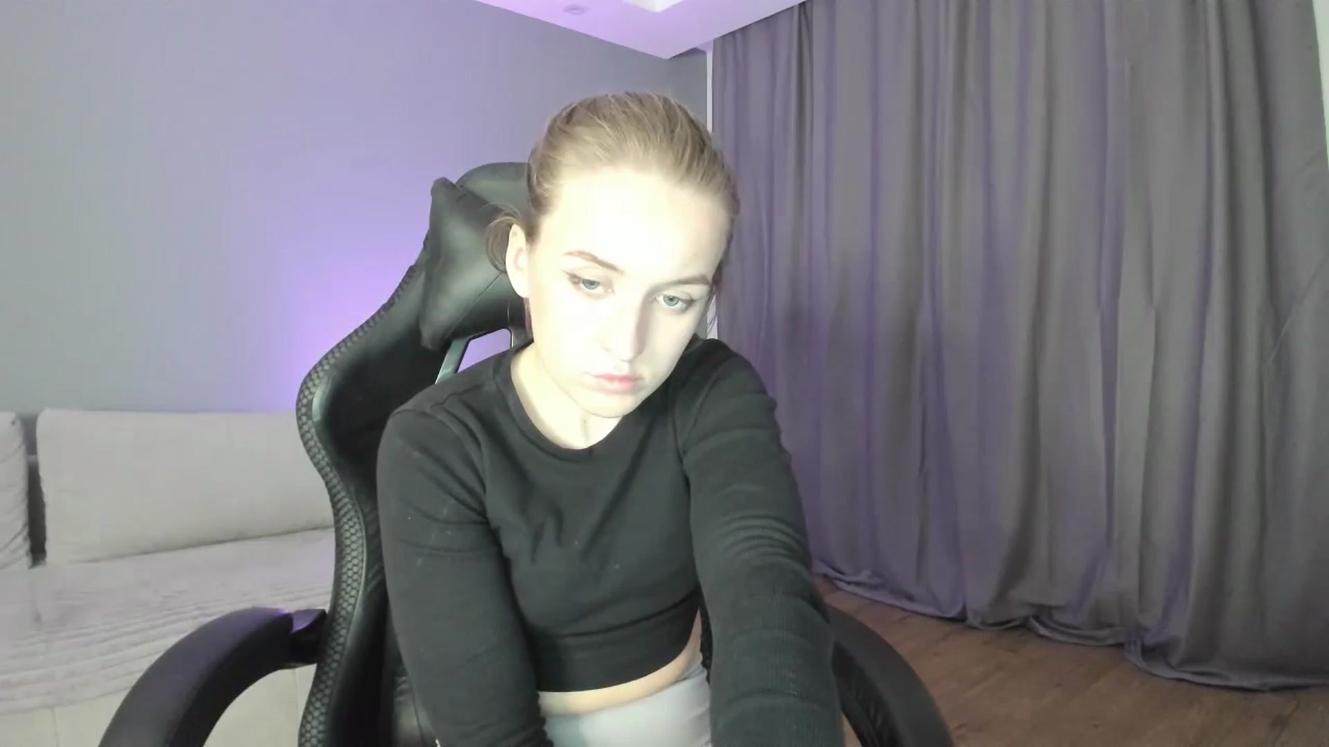 Gallery image thumbnail from AnnyFourse's myfreecams stream on, 01/02/2025, 18:09 image 8 of 20