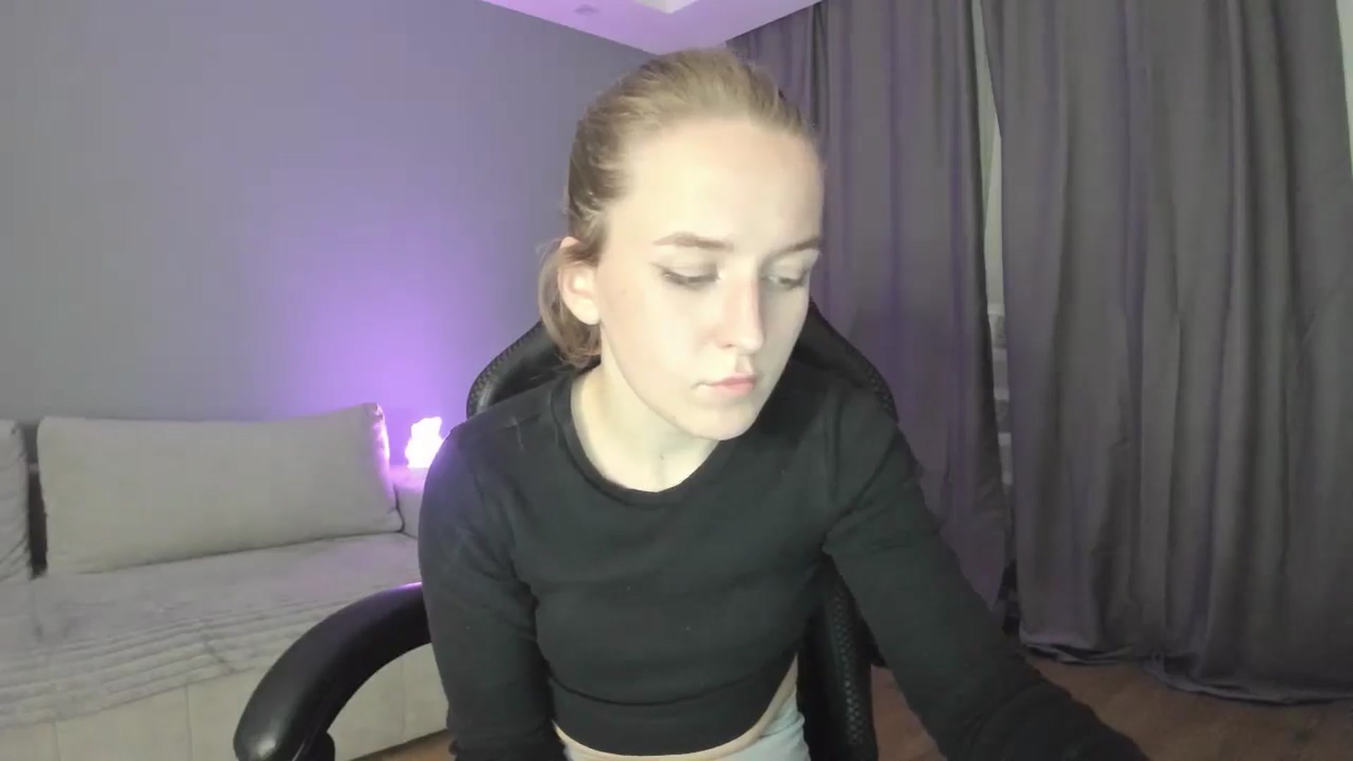 Gallery image thumbnail from AnnyFourse's myfreecams stream on, 01/02/2025, 18:49 image 9 of 20