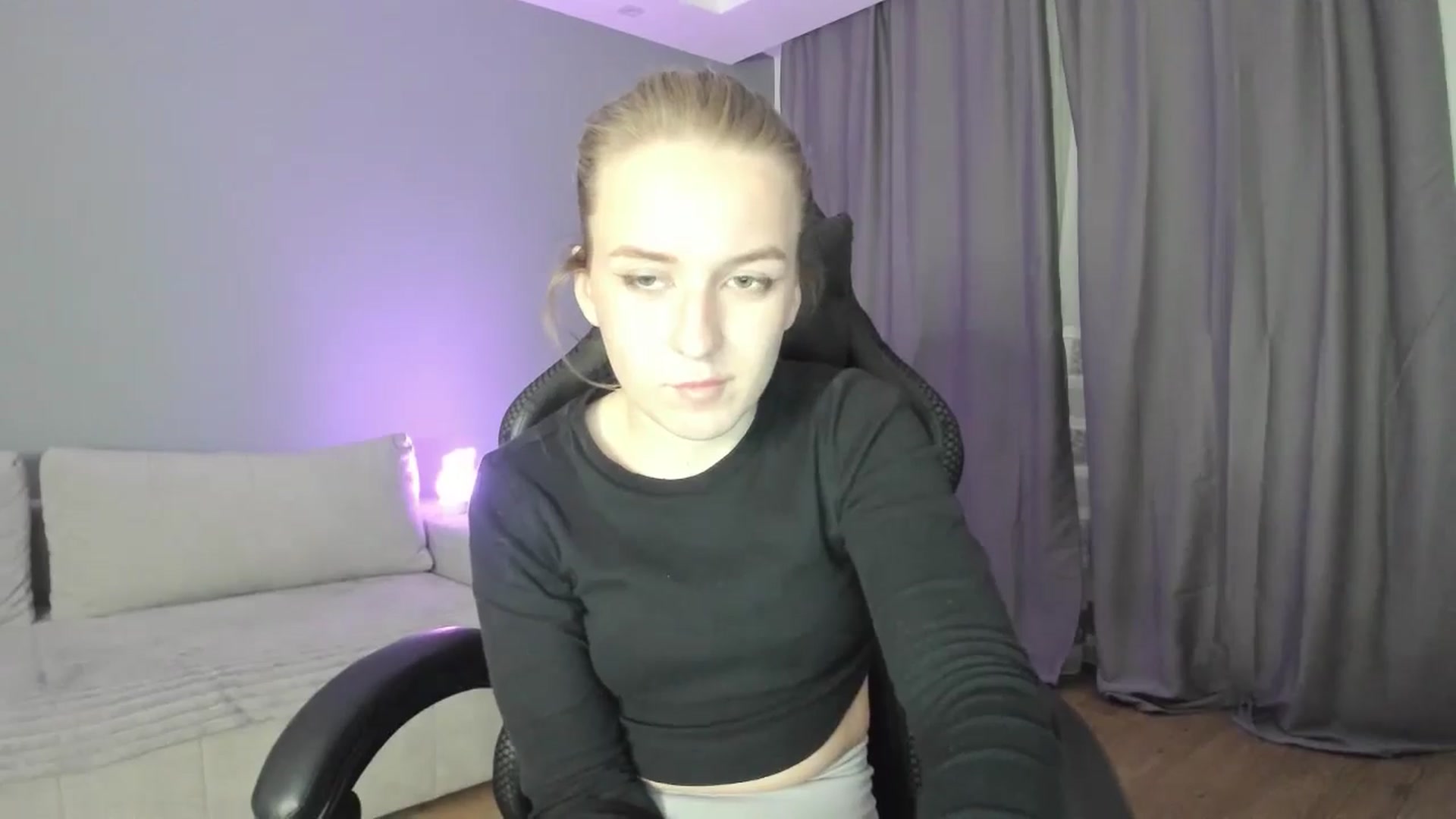 Gallery image thumbnail from AnnyFourse's myfreecams stream on, 01/02/2025, 18:49 image 14 of 20