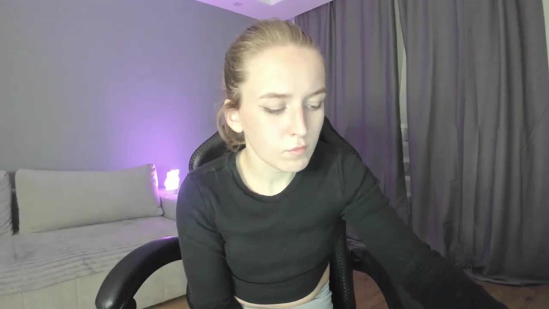 Gallery image thumbnail from AnnyFourse's myfreecams stream on, 01/02/2025, 18:49 image 11 of 20