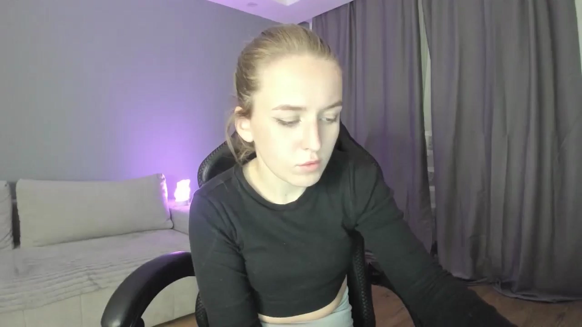 Gallery image thumbnail from AnnyFourse's myfreecams stream on, 01/02/2025, 18:49 image 18 of 20