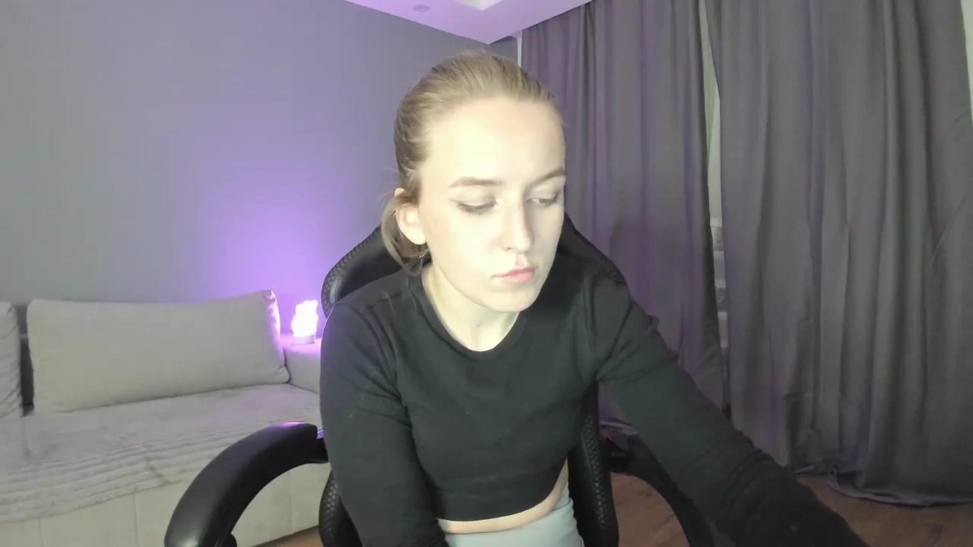 Gallery image thumbnail from AnnyFourse's myfreecams stream on, 01/02/2025, 18:49 image 6 of 20