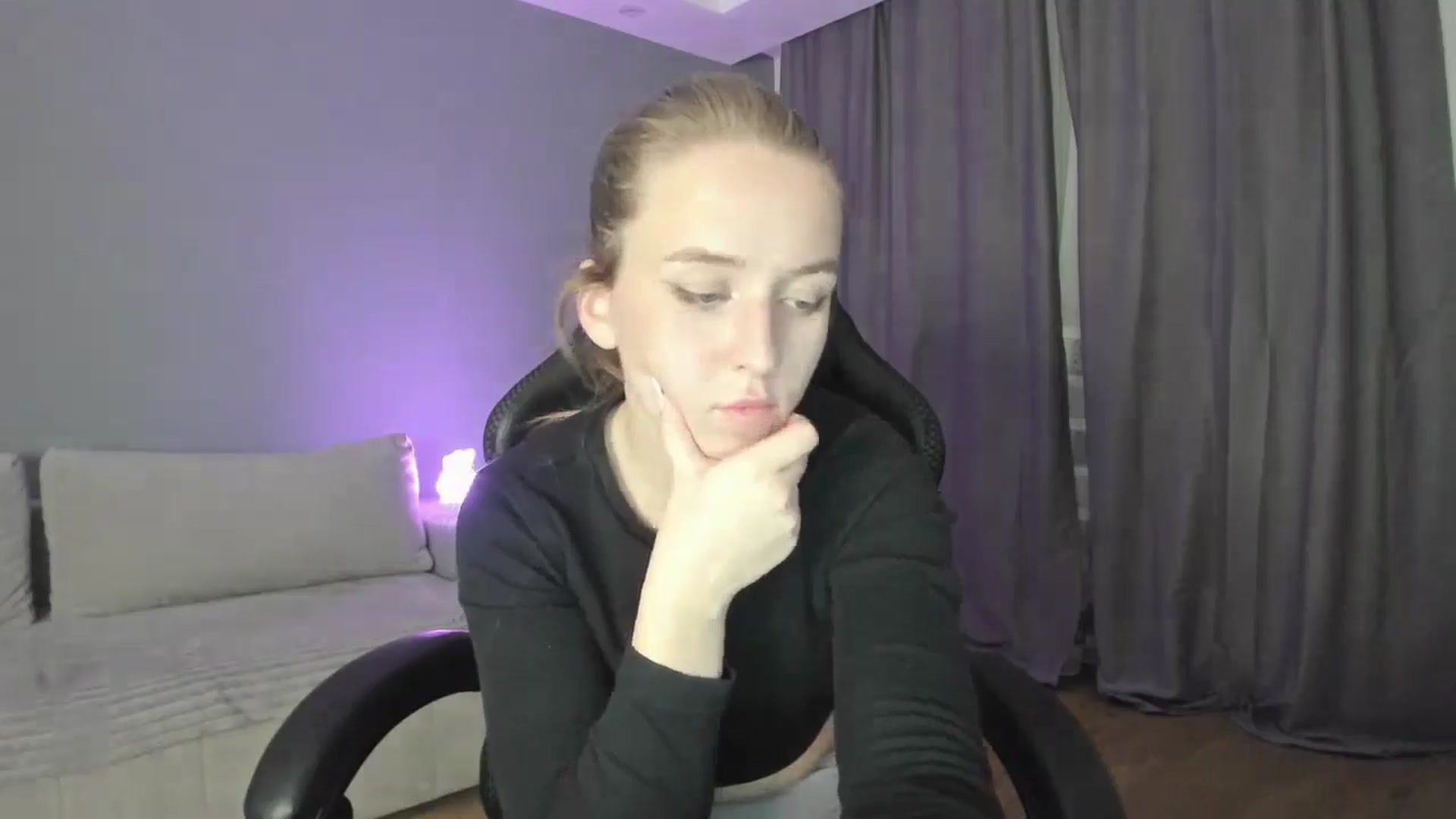 Gallery image thumbnail from AnnyFourse's myfreecams stream on, 01/02/2025, 18:49 image 5 of 20