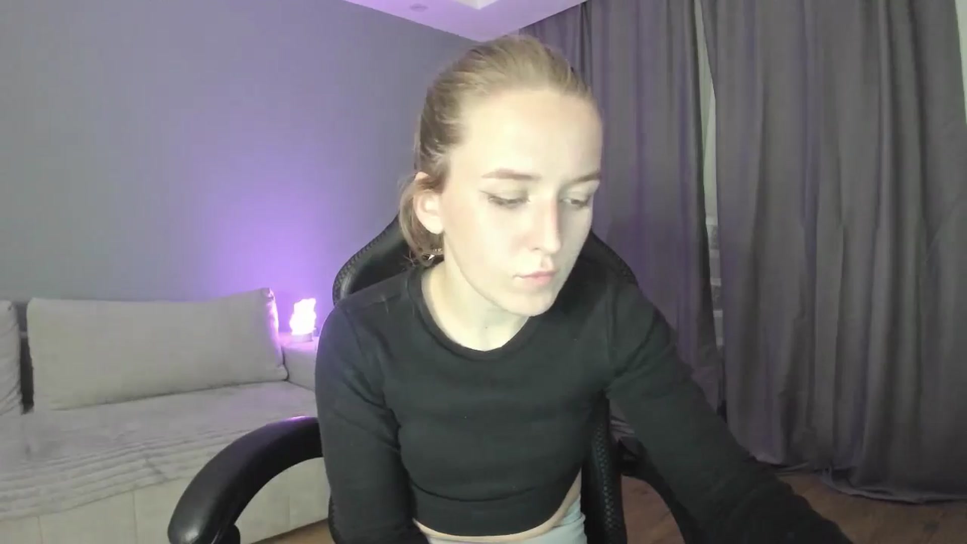 Gallery image thumbnail from AnnyFourse's myfreecams stream on, 01/02/2025, 18:49 image 10 of 20