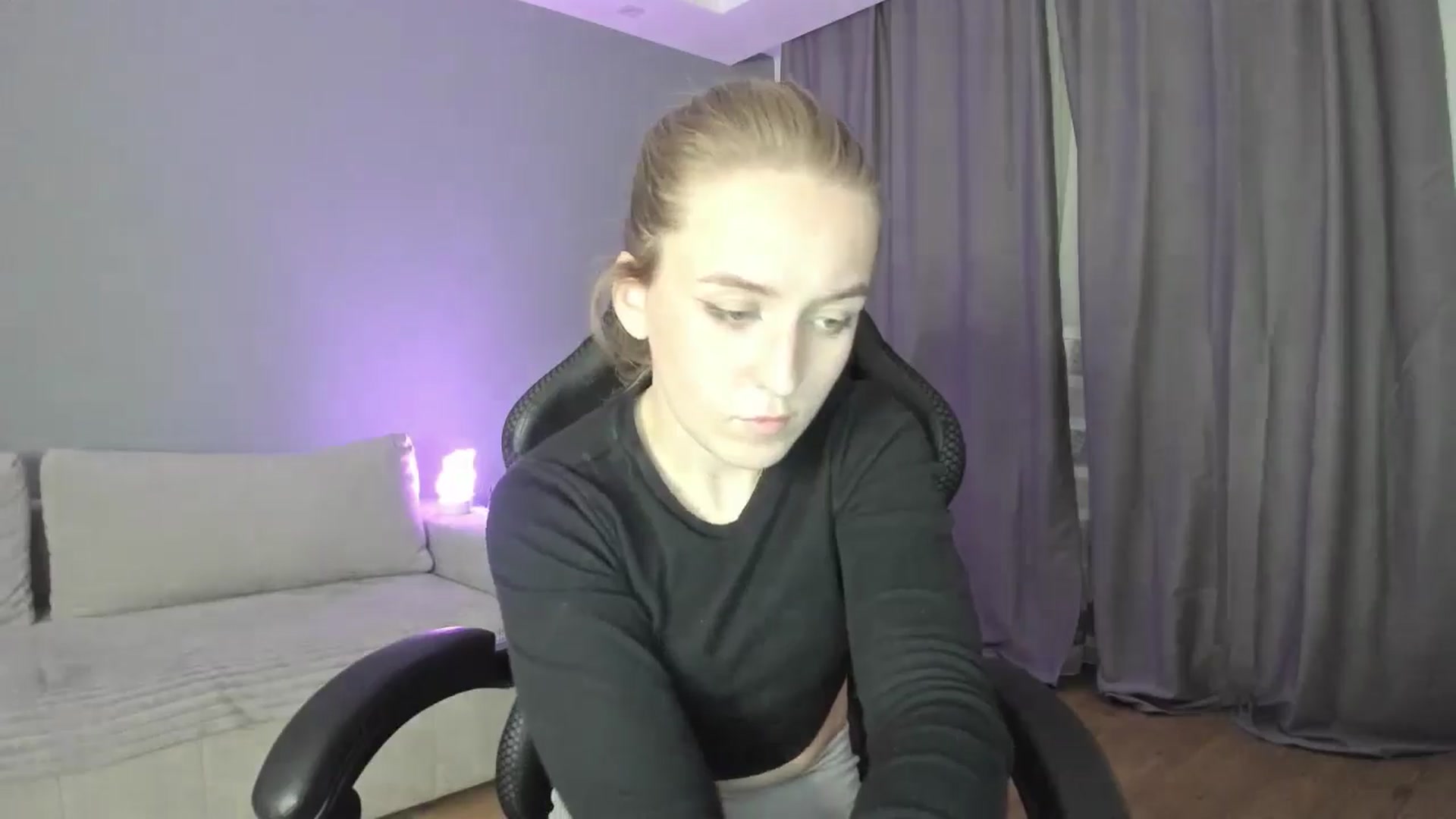 Gallery image thumbnail from AnnyFourse's myfreecams stream on, 01/02/2025, 18:49 image 8 of 20