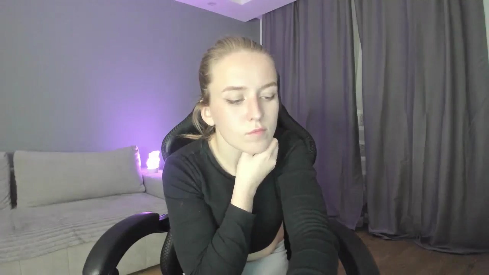 Gallery image thumbnail from AnnyFourse's myfreecams stream on, 01/02/2025, 18:49 image 2 of 20