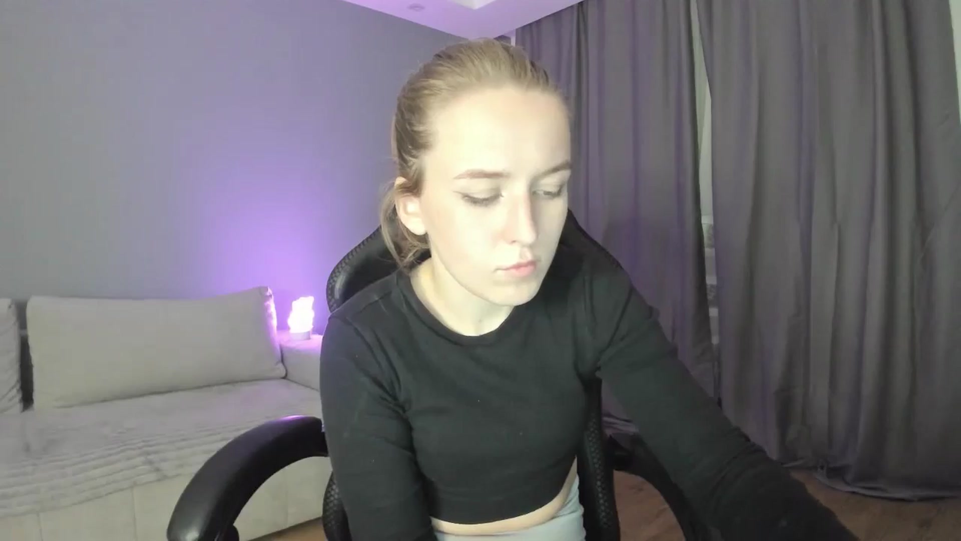 Gallery image thumbnail from AnnyFourse's myfreecams stream on, 01/02/2025, 18:49 image 19 of 20