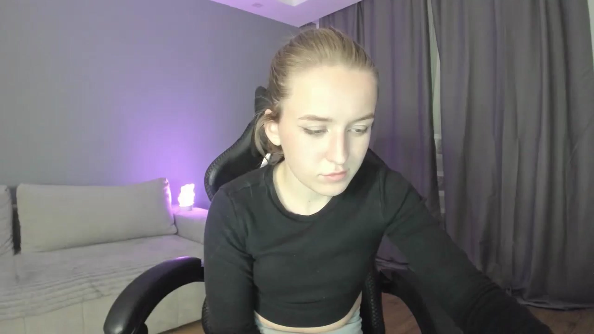 Gallery image thumbnail from AnnyFourse's myfreecams stream on, 01/02/2025, 18:49 image 12 of 20