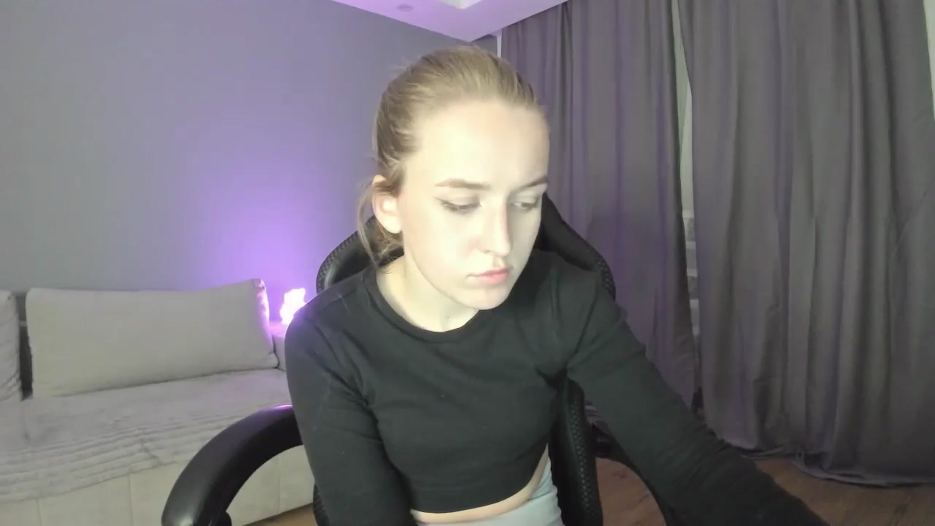 Gallery image thumbnail from AnnyFourse's myfreecams stream on, 01/02/2025, 18:49 image 17 of 20