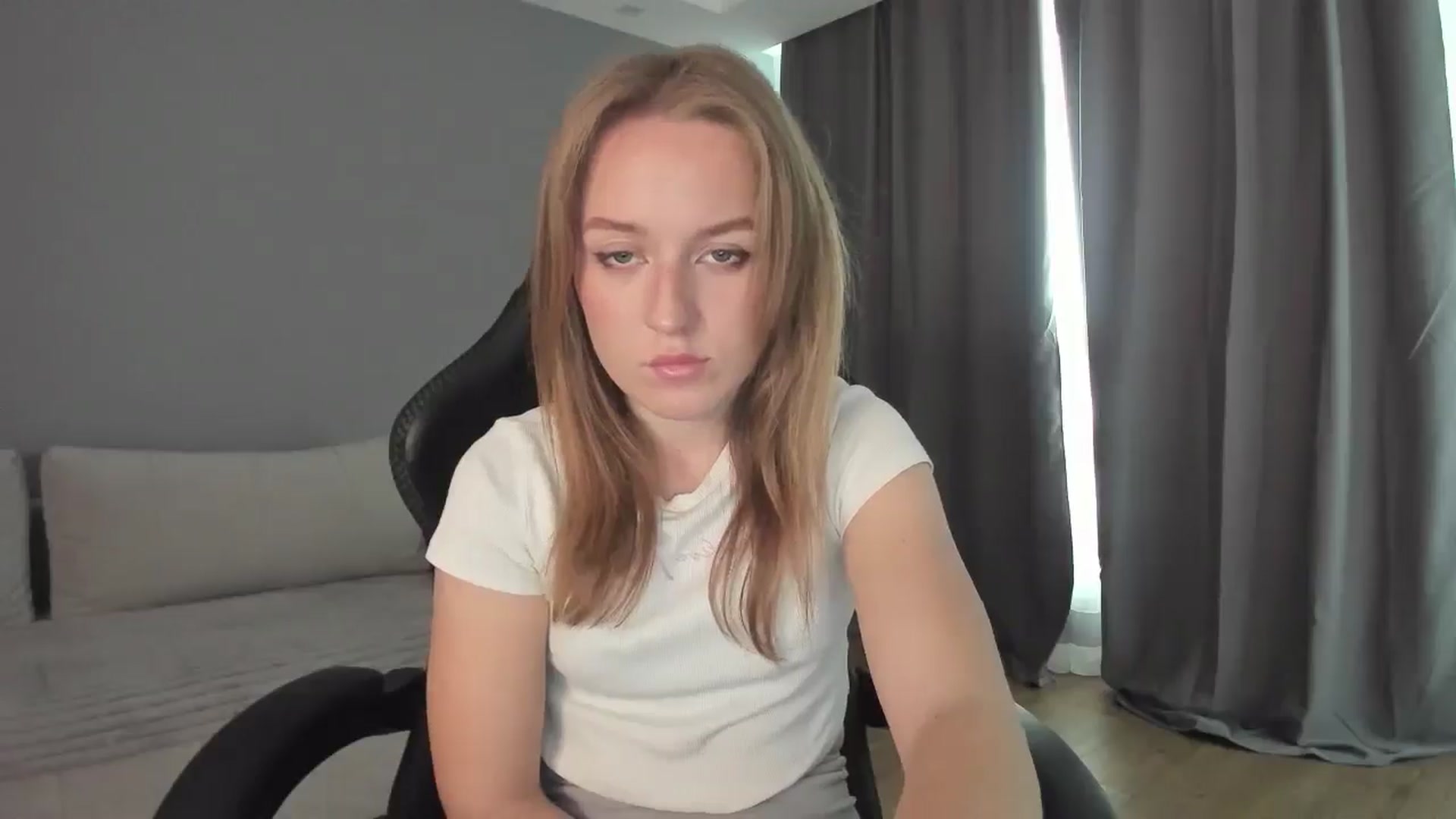 Gallery image thumbnail from AnnyFourse's myfreecams stream on, 01/03/2025, 09:29 image 20 of 20