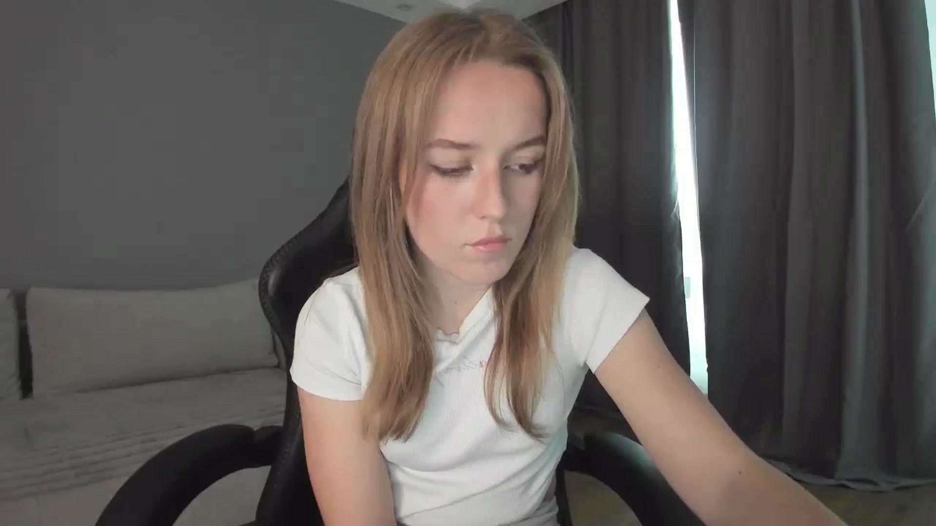 Gallery image thumbnail from AnnyFourse's myfreecams stream on, 01/03/2025, 09:29 image 9 of 20