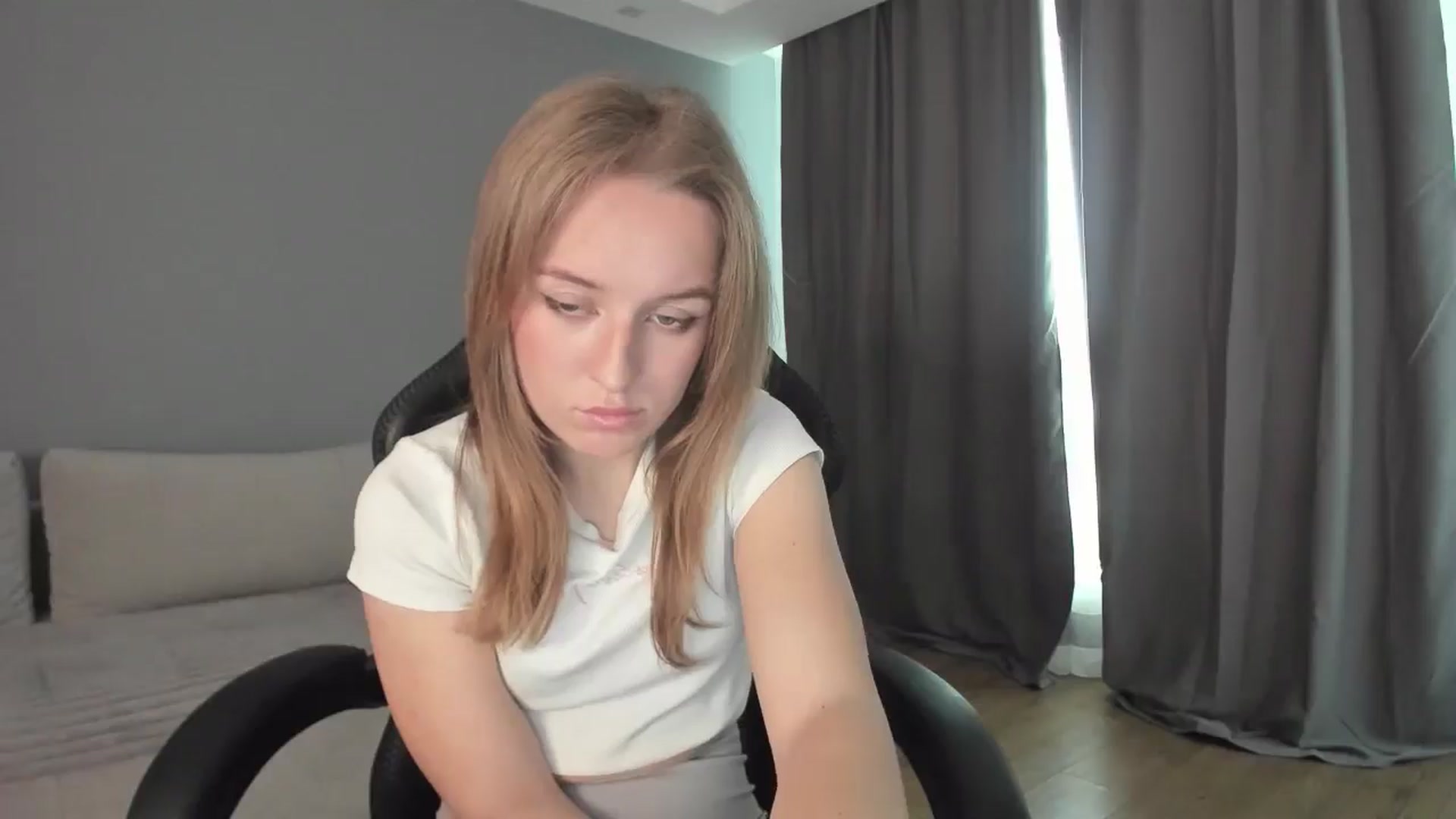 Gallery image thumbnail from AnnyFourse's myfreecams stream on, 01/03/2025, 10:09 image 9 of 20