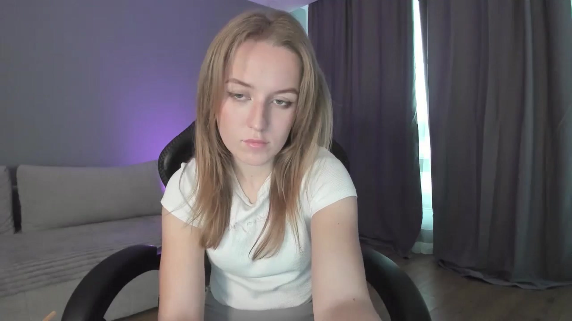 Gallery image thumbnail from AnnyFourse's myfreecams stream on, 01/03/2025, 12:53 image 5 of 20