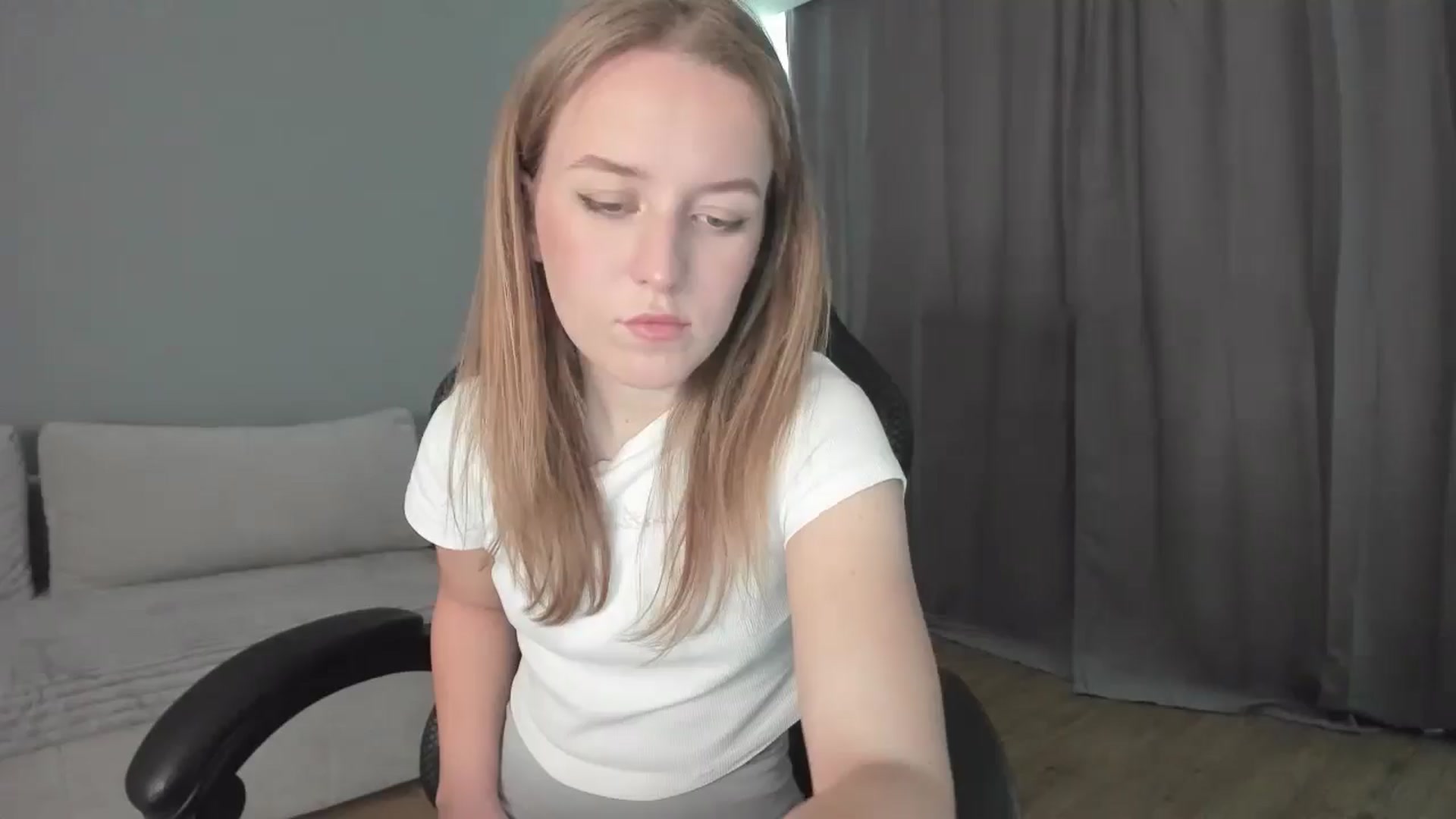 Gallery image thumbnail from AnnyFourse's myfreecams stream on, 01/04/2025, 10:44 image 1 of 20