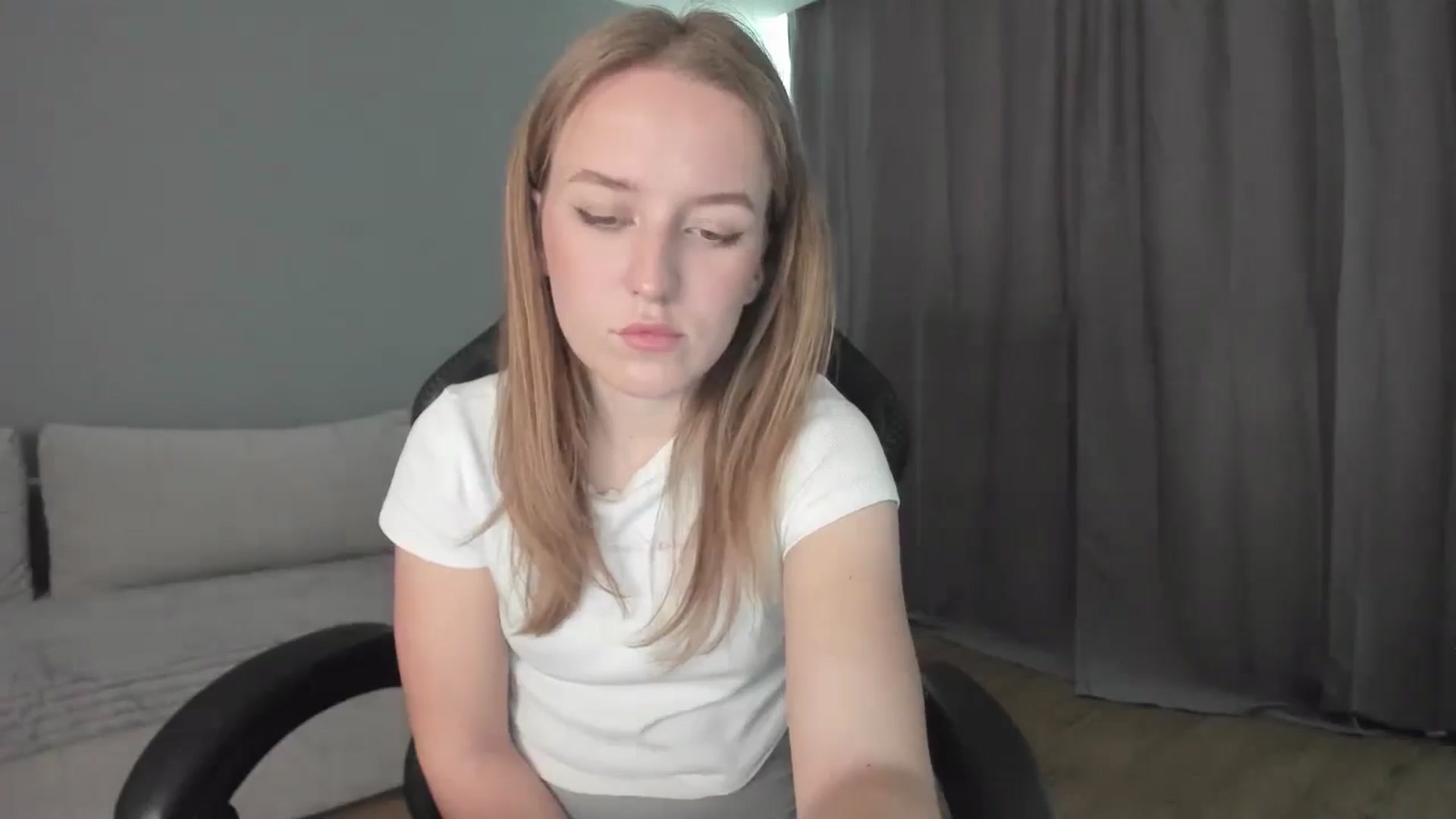 Gallery image thumbnail from AnnyFourse's myfreecams stream on, 01/04/2025, 10:44 image 5 of 20