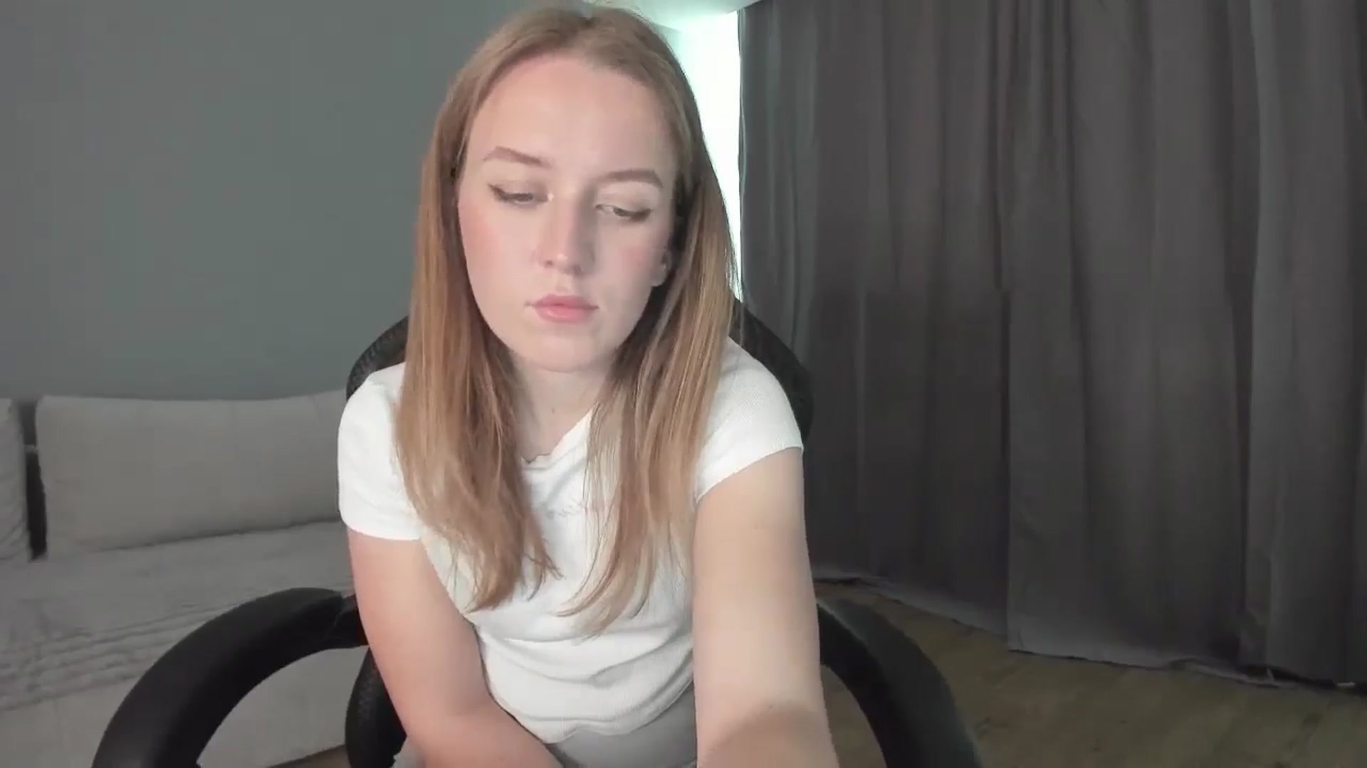 Gallery image thumbnail from AnnyFourse's myfreecams stream on, 01/04/2025, 10:44 image 11 of 20