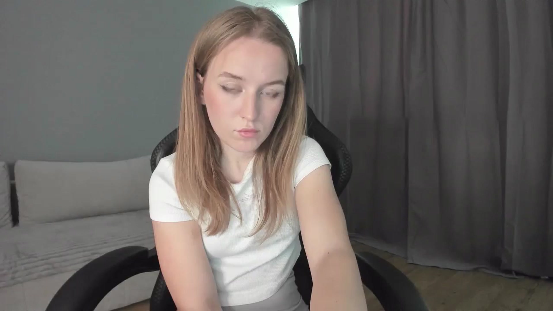 Gallery image thumbnail from AnnyFourse's myfreecams stream on, 01/04/2025, 10:44 image 20 of 20