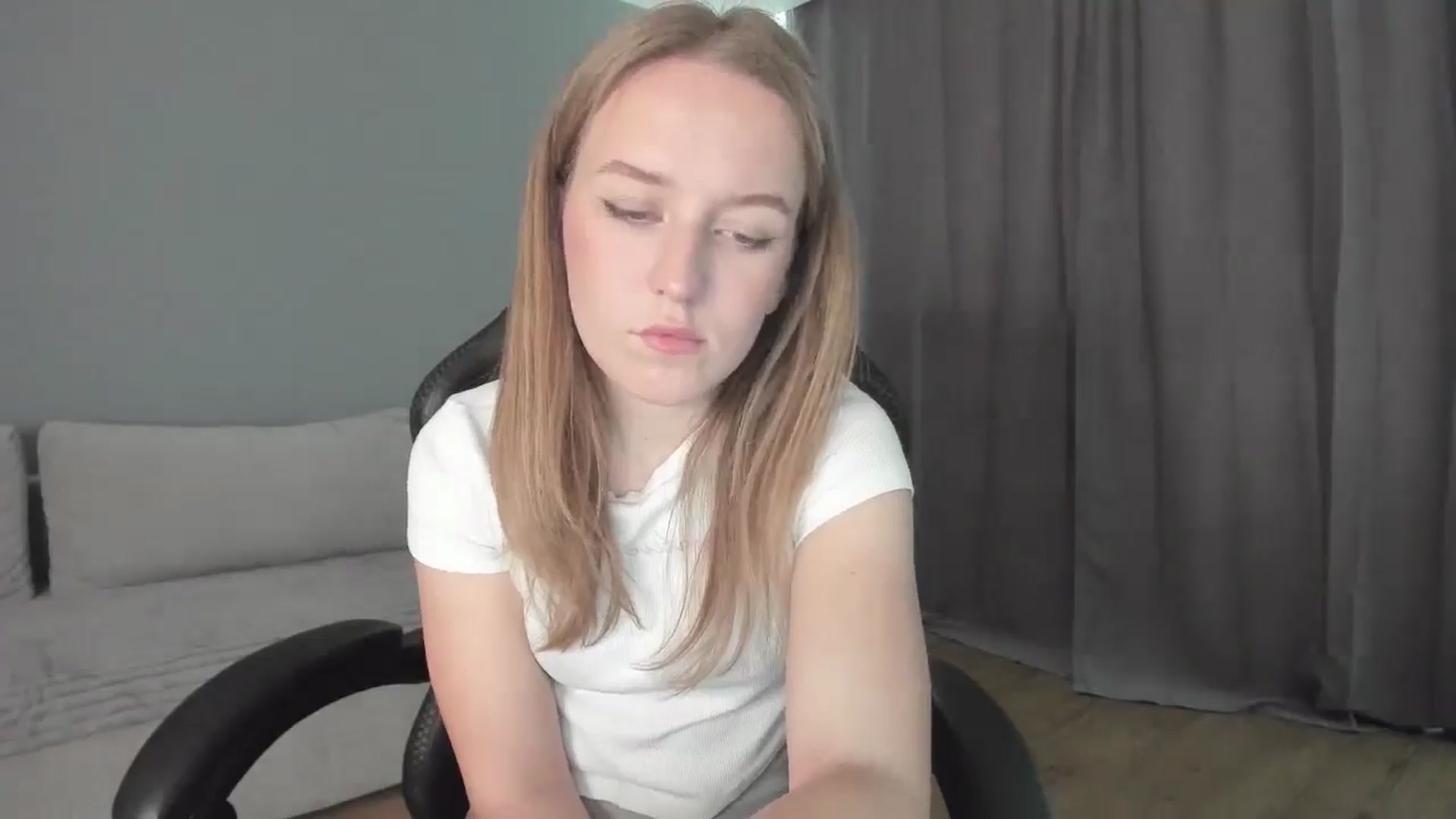 Gallery image thumbnail from AnnyFourse's myfreecams stream on, 01/04/2025, 10:44 image 8 of 20