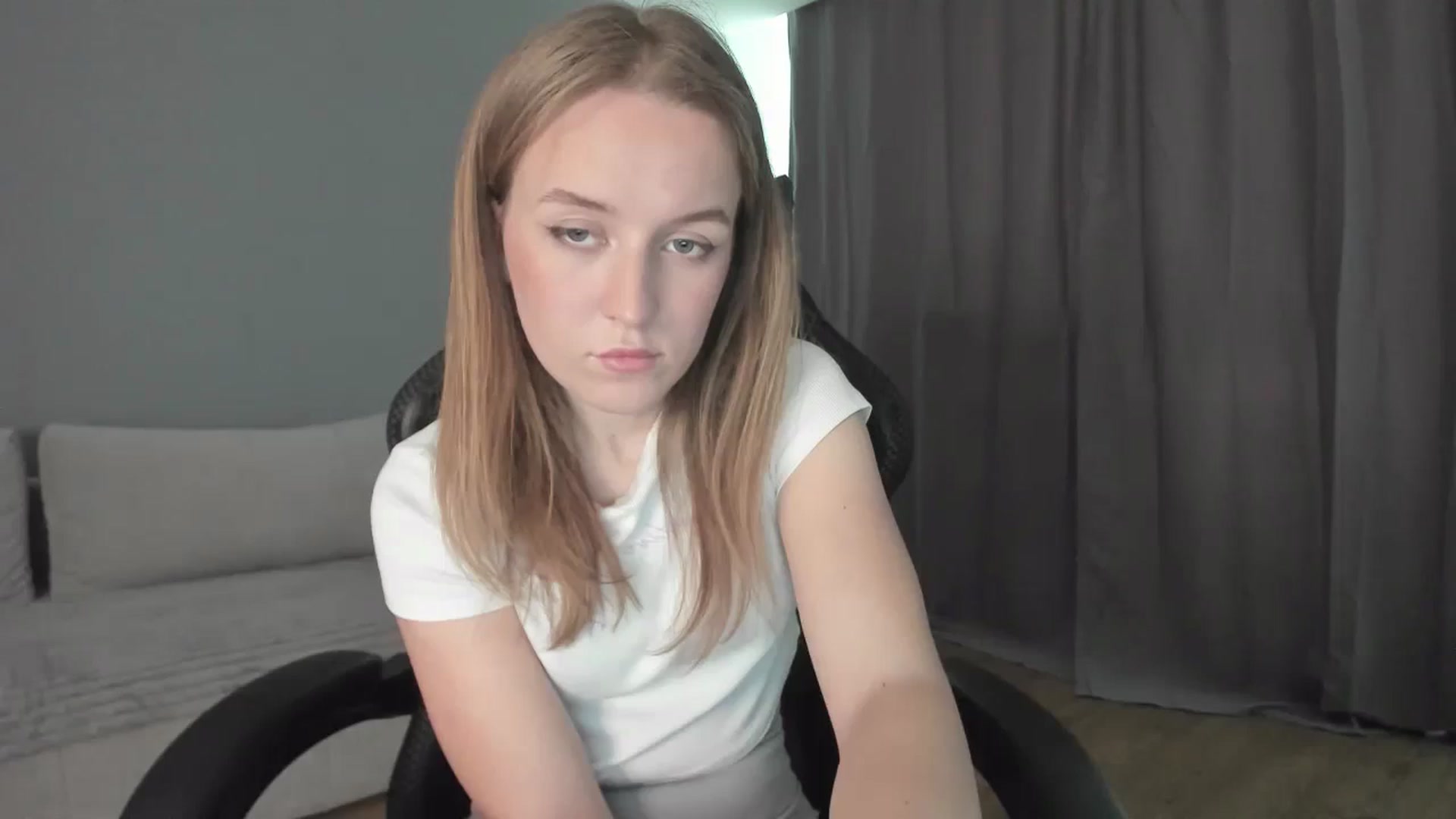 Gallery image thumbnail from AnnyFourse's myfreecams stream on, 01/04/2025, 10:44 image 14 of 20