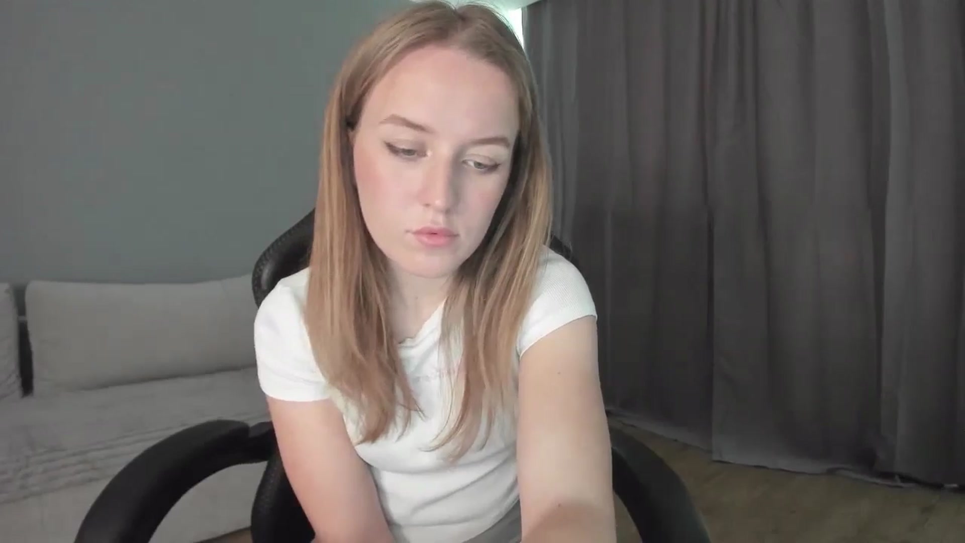 Gallery image thumbnail from AnnyFourse's myfreecams stream on, 01/04/2025, 10:44 image 9 of 20