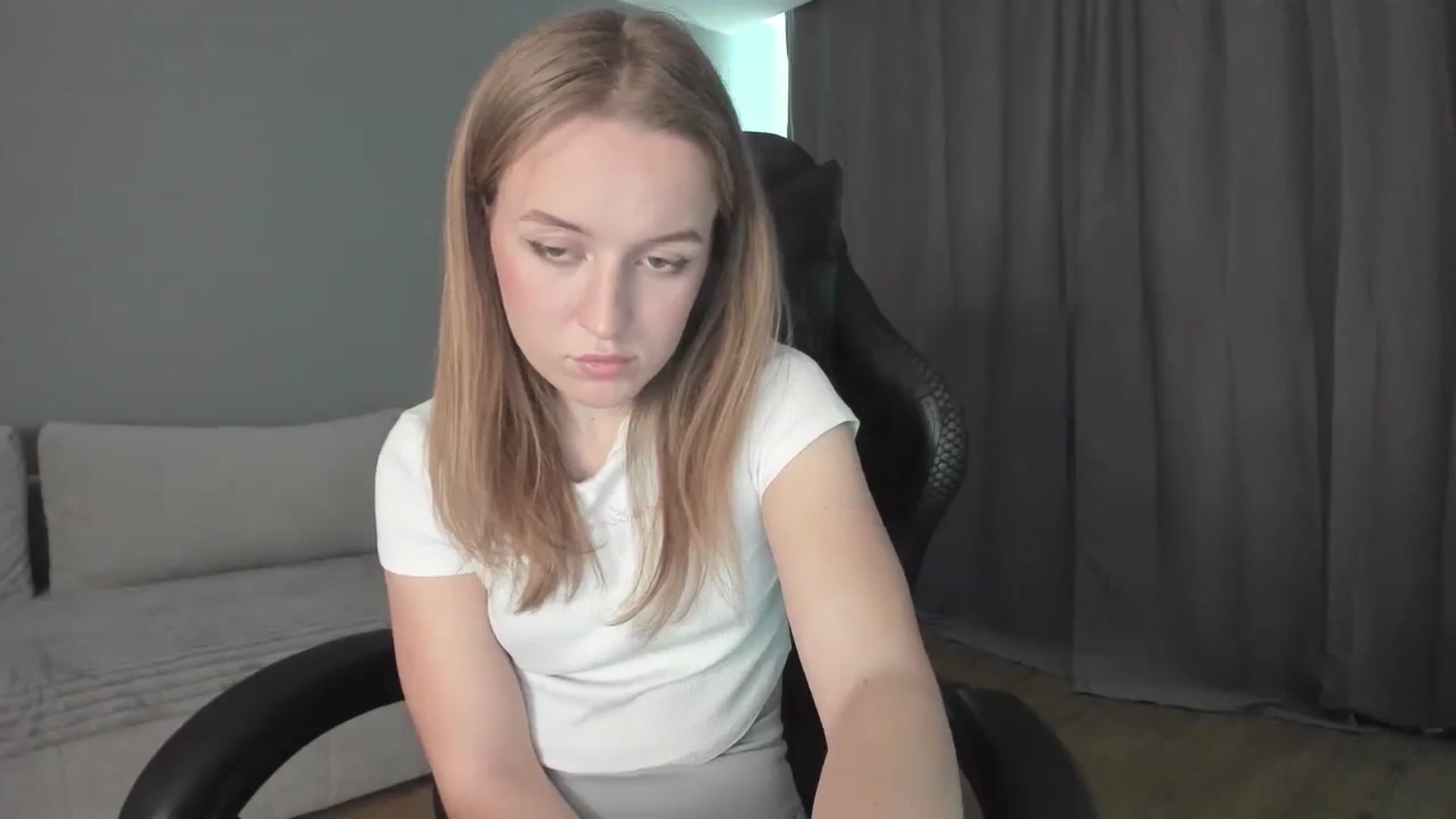 Gallery image thumbnail from AnnyFourse's myfreecams stream on, 01/04/2025, 10:44 image 16 of 20