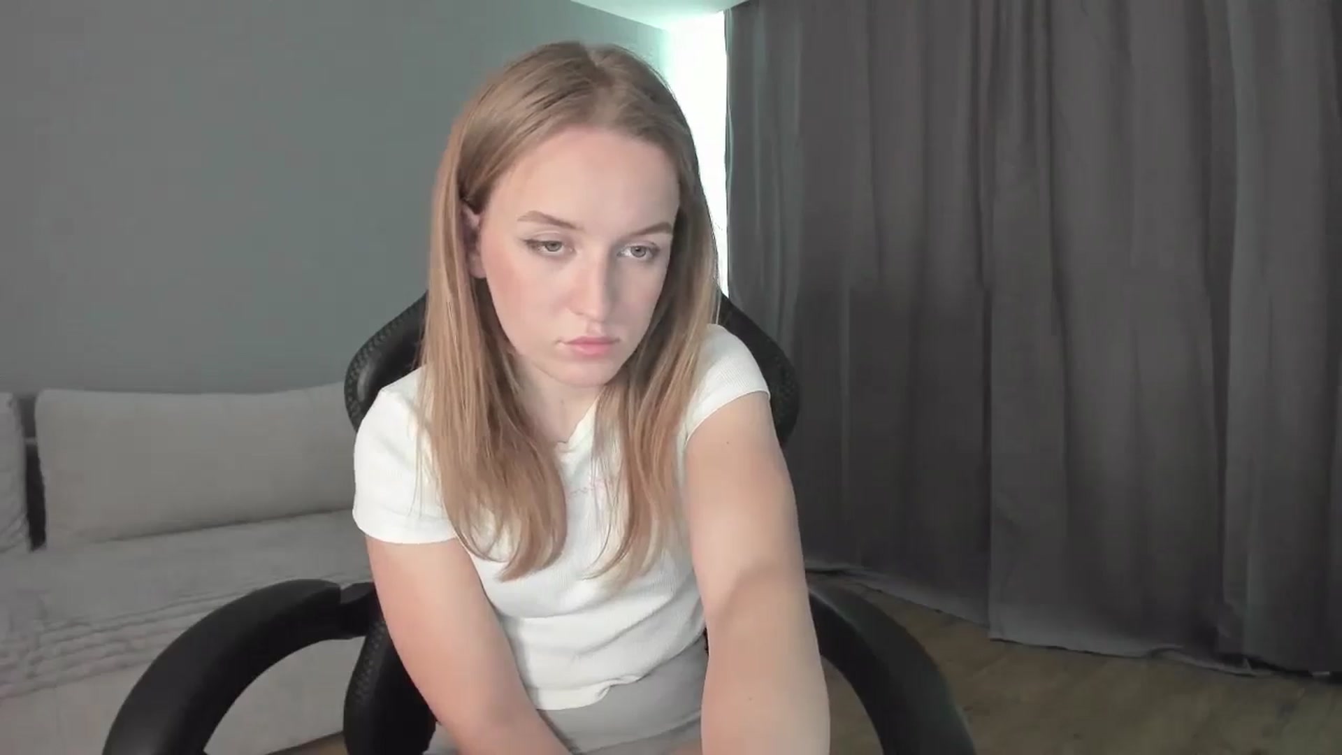 Gallery image thumbnail from AnnyFourse's myfreecams stream on, 01/04/2025, 10:44 image 2 of 20